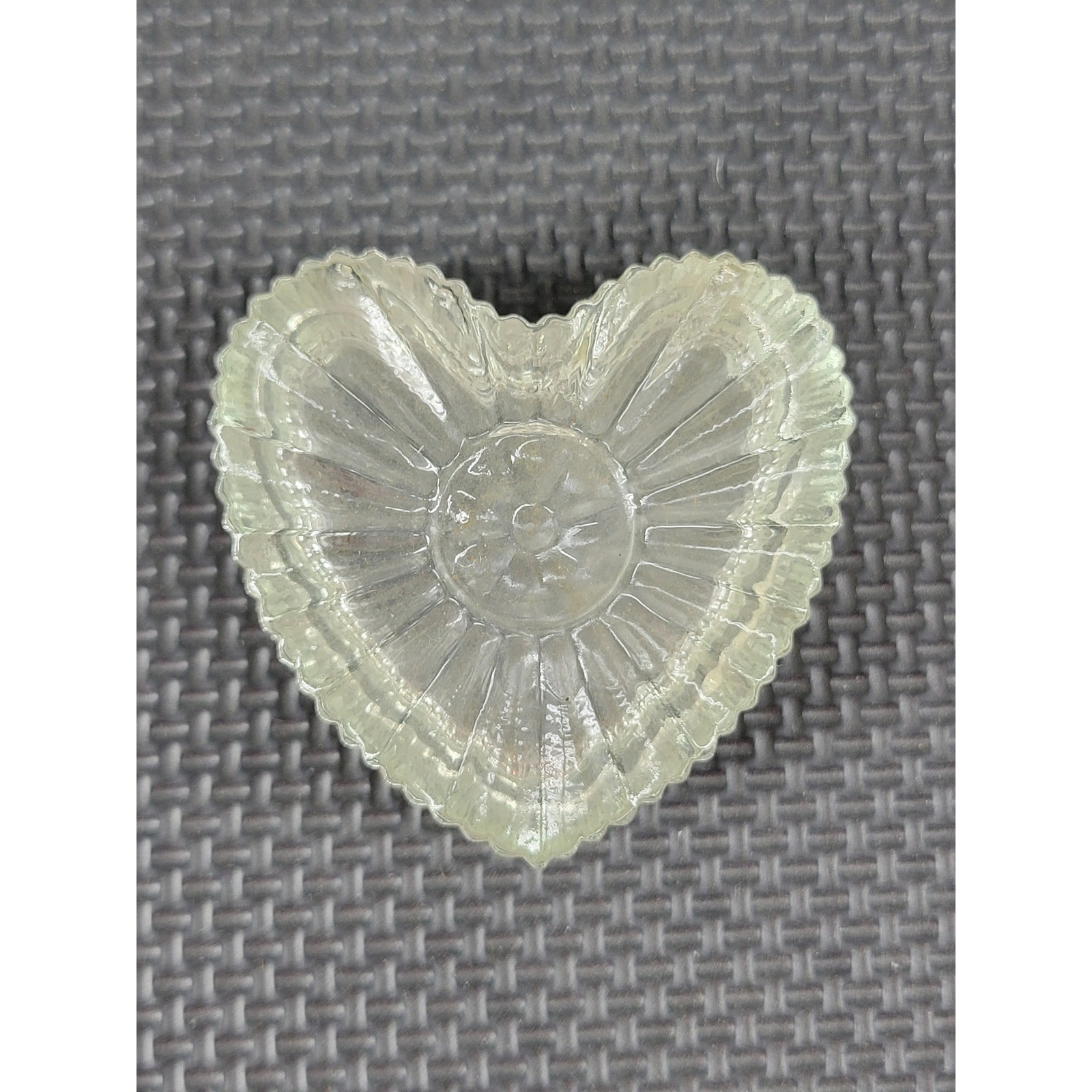 Vintage Heart Shaped Ribbed Clear Glass Trinket Box Lidded Scalloped Edge 2.5in