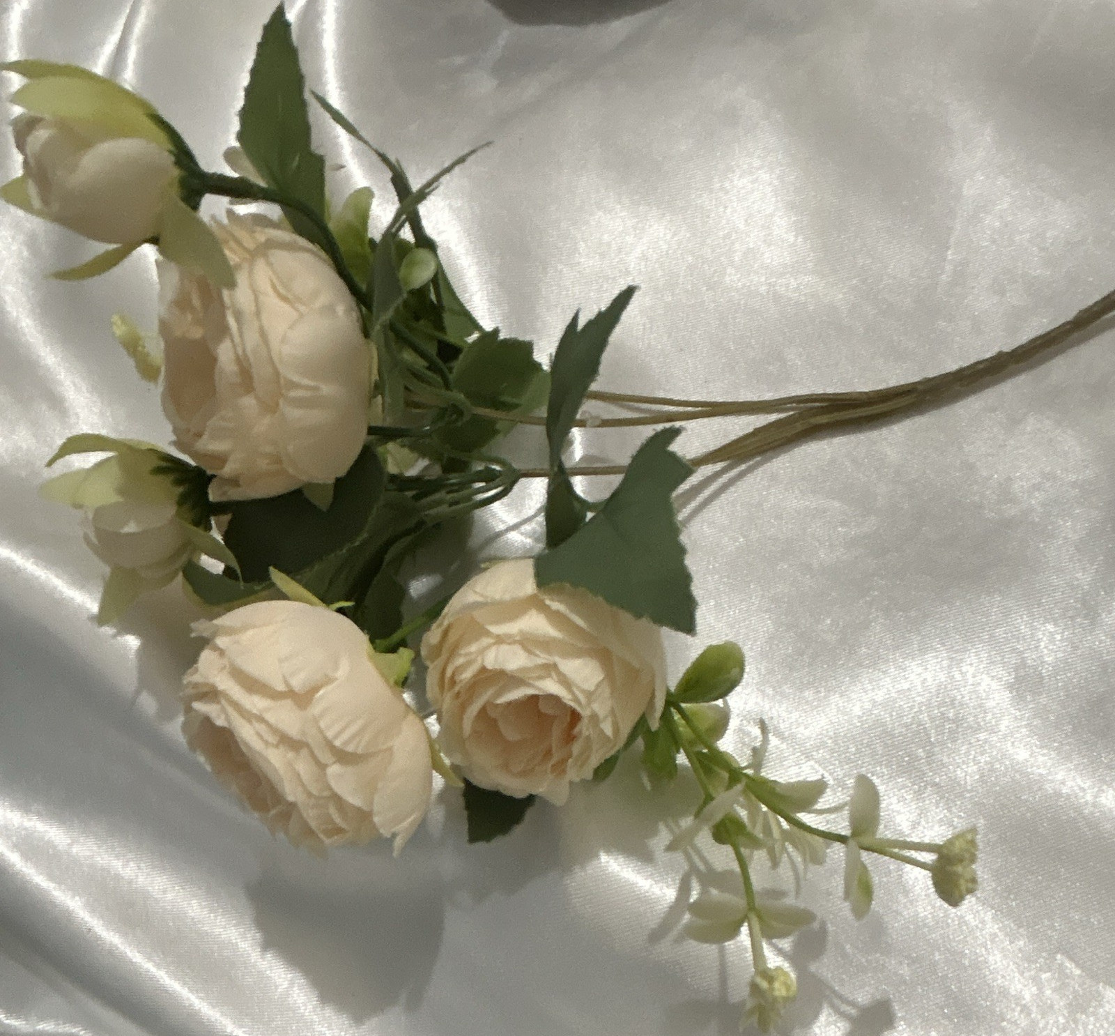 Artificial Silk Cream Rose Bouquet with Green Leaves for All Occasions