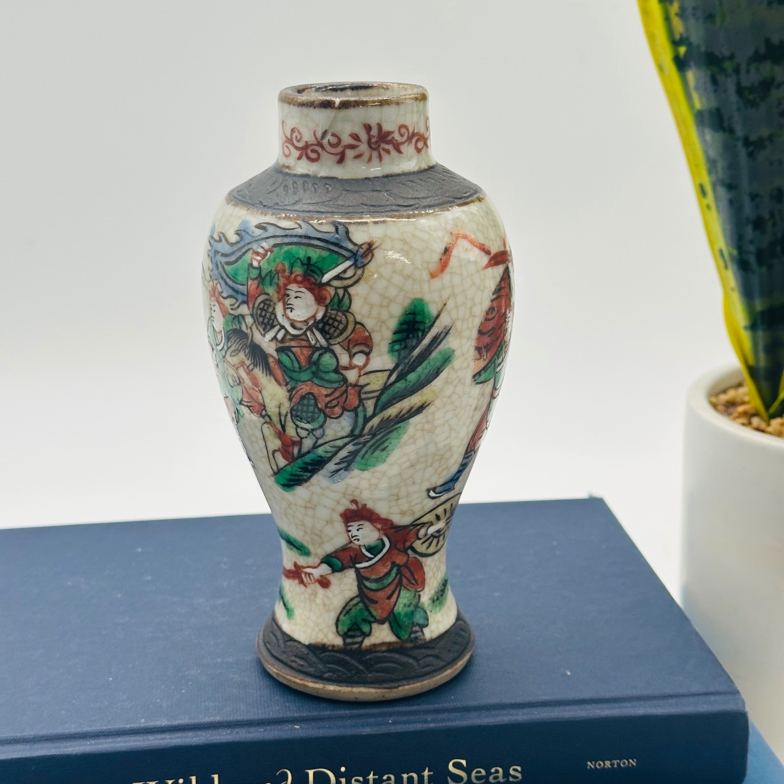 Vintage or Antique Chinese Nanking Crackle Glaze Vase Warrior Battle Scene 6.25″