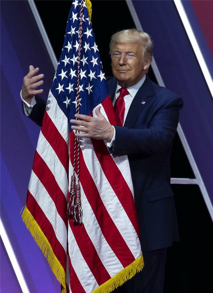 DONALD TRUMP HUGGING US FLAG POSTER PICTURE BANNER PRINT PHOTO hug usa 8113