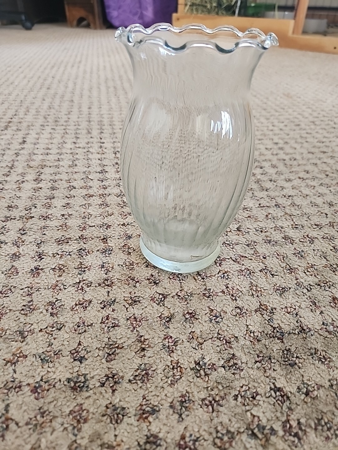 Ruffled Edge Flower Vase With Swirl Design 6.5″ Tall 4″ Wide Excellent Vintage