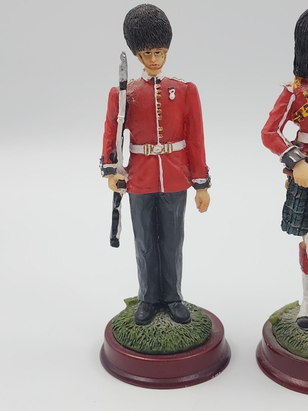 Set Of 2 Toscano Knights 6 Inches Tall European Styled Figurines Soldiers