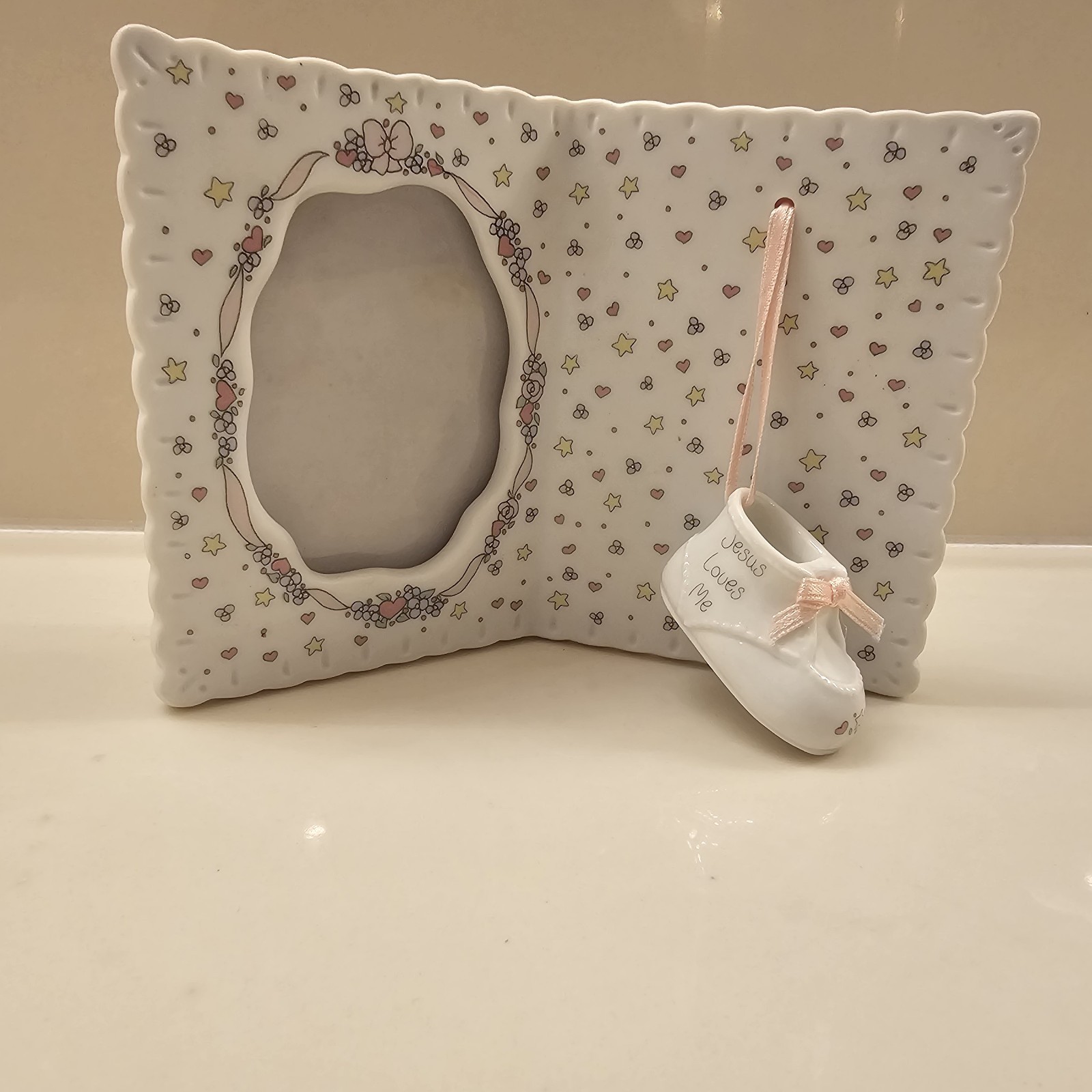 Enesco Precious Moments Baby Shoe Unisex Keepsake Picture Frame Jesus Loves Me