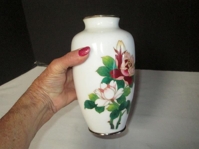 Vintage 7.5″ Japanese Vase – White with Pink & Red Roses – Unknown Maker