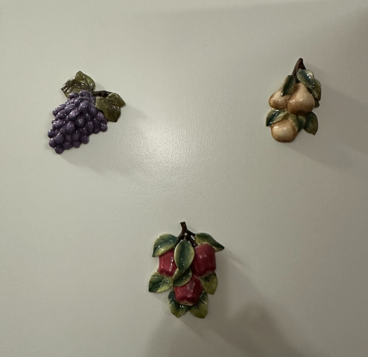 Home Interiors Set of 3 Ceramic Multicolor Fruit Wall Plaques Apple Pear Grapes