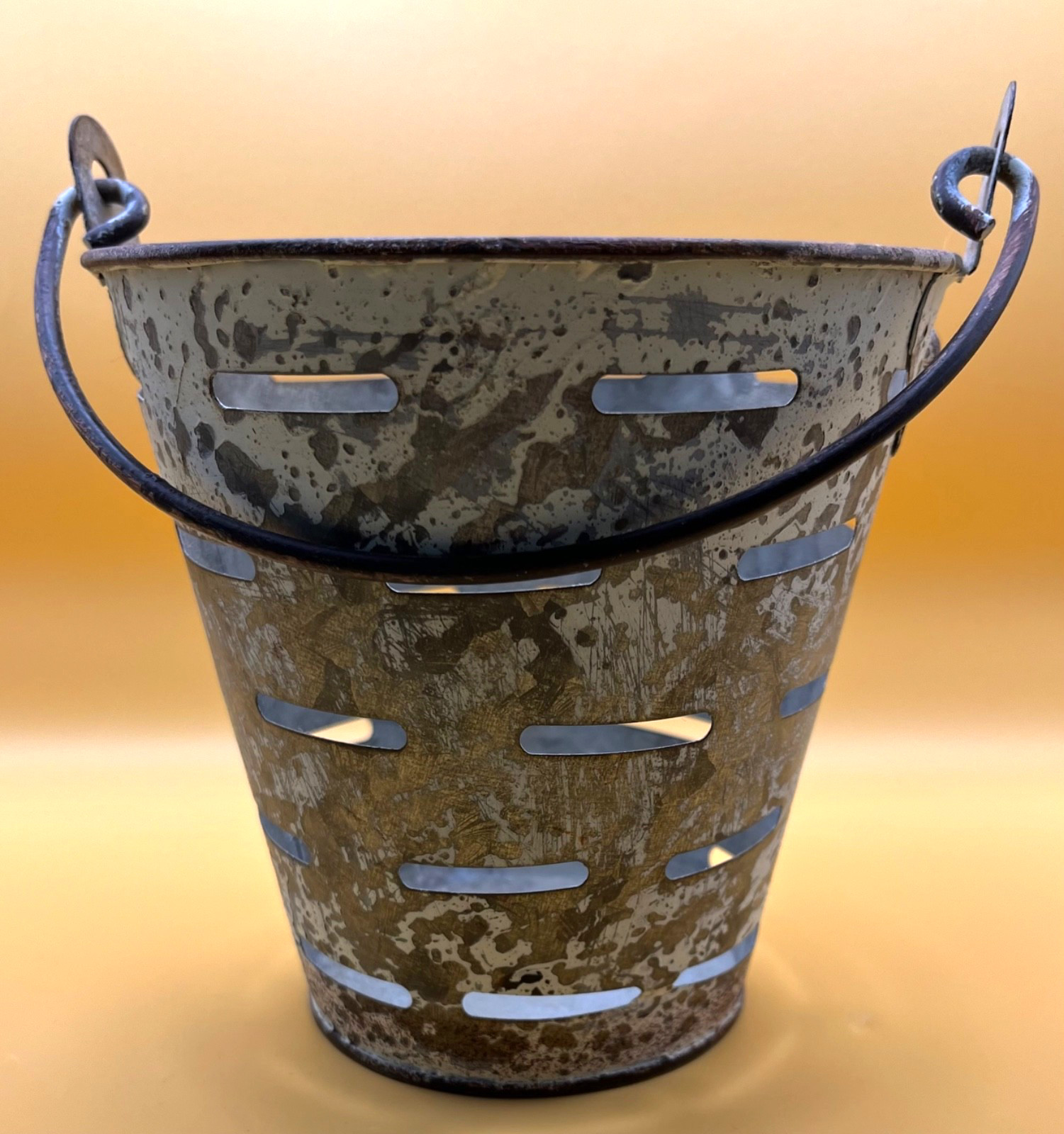 Vintage-Look Galvanized Olive Bucket – Farmhouse/Shabby Chic Home Decor 6 inches