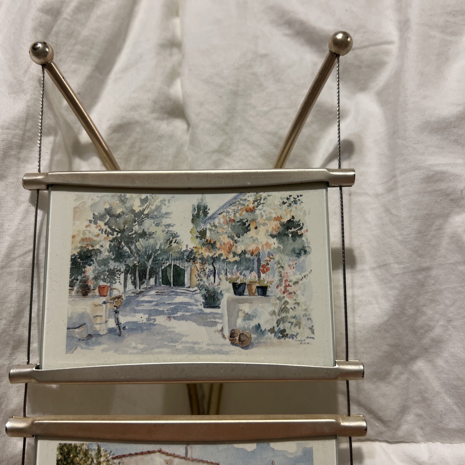 Contemporary wire three frame picture holder