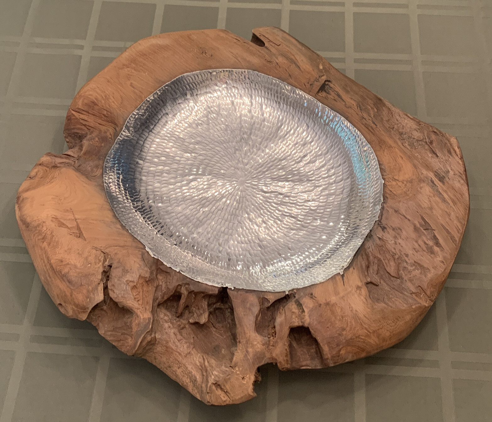19″ Custom Made Natural Wood With Aluminum Centerpiece Bowl by Dimond Home MINT!