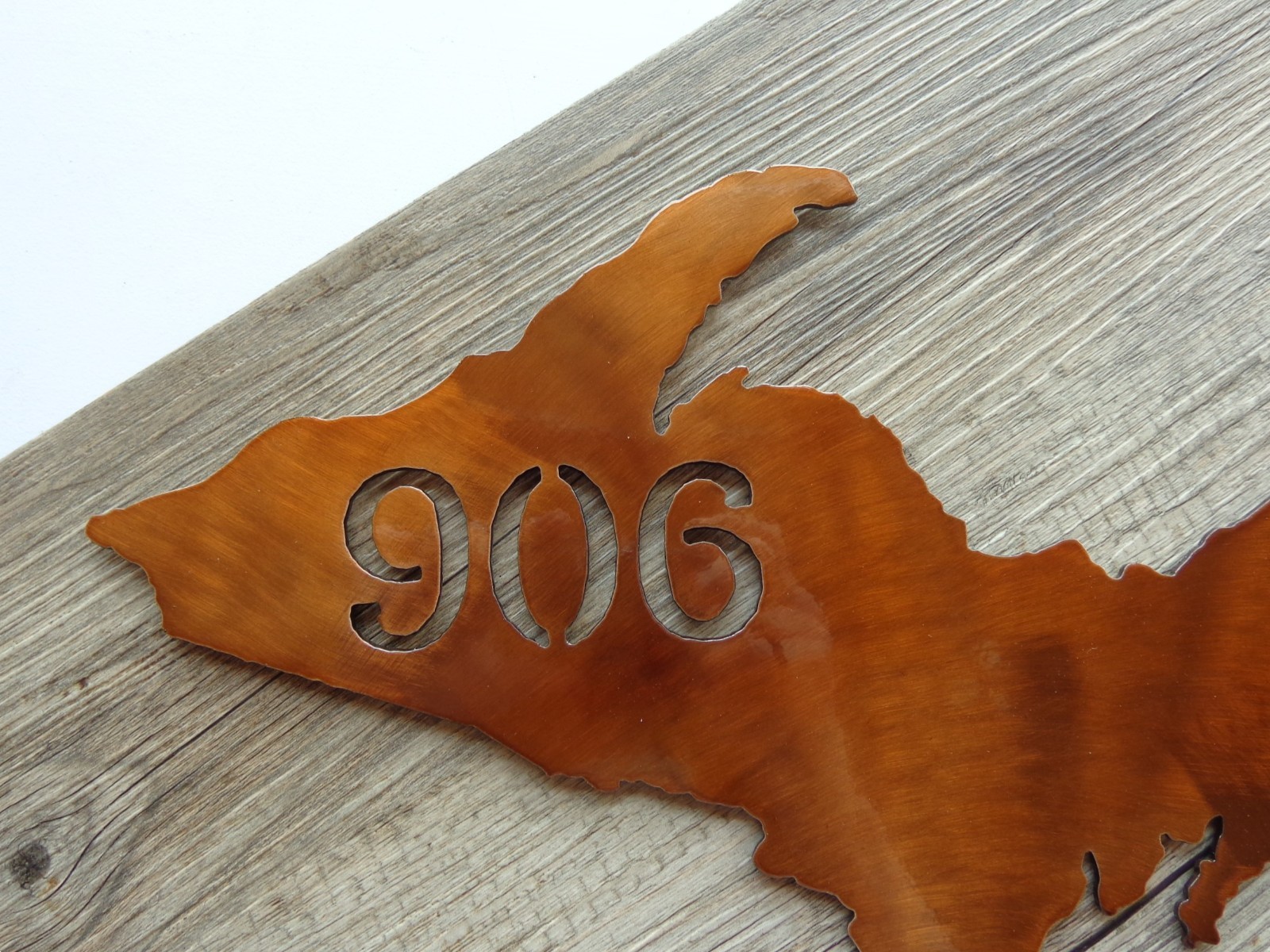 Upper Peninsula Michigan 906 Outline Plasma Cut Metal Wall Art 16″ Wide Copper