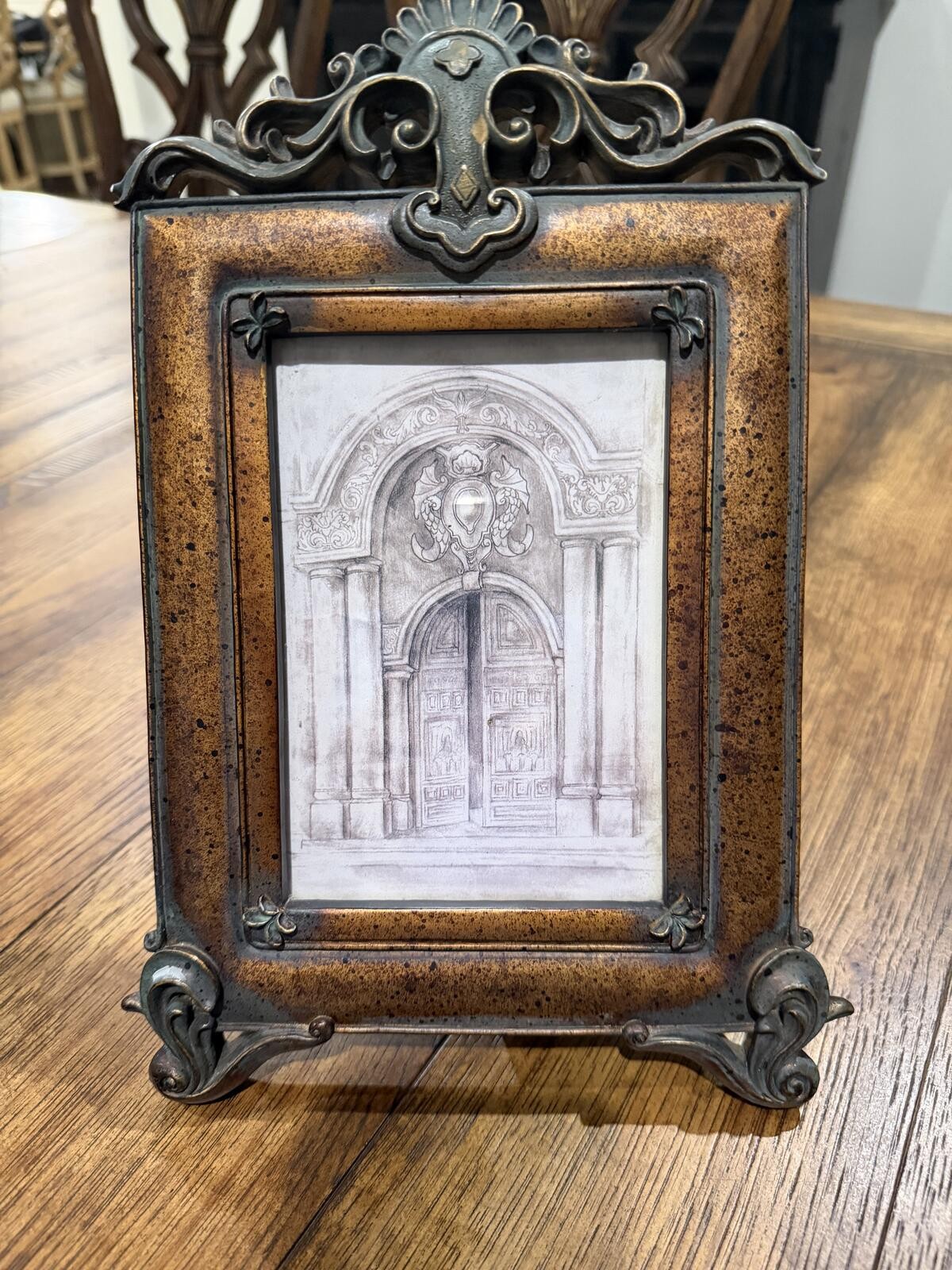 Brand Unknown | Vintage Style Ornate 5×7 Tabletop Picture Frame | 1118
