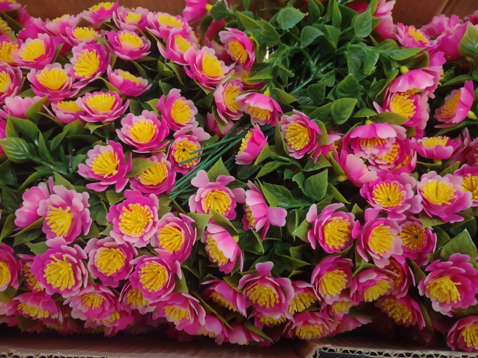 144 Pieces: 1960s Vintage Plastic Daisy Flowers, Pink, 7″ 5 Blooms Per Stem