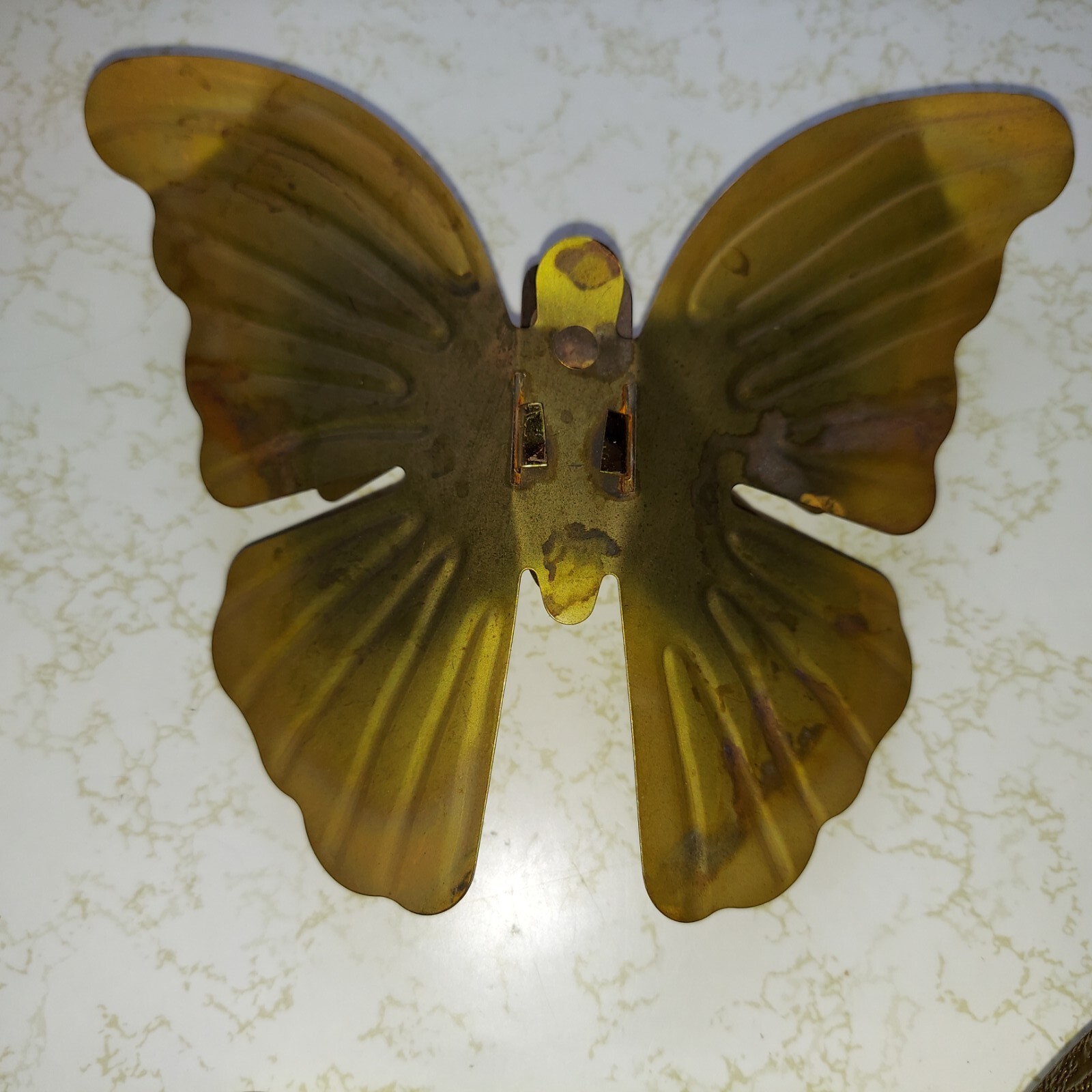 4 VINTAGE METAL WALL ART BUTTERFLIES LARGE AND SMALL, PRETTY AND READY TO HANG