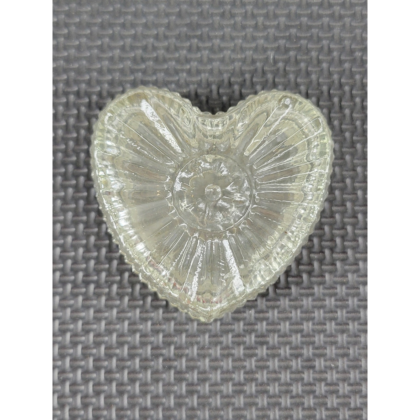 Vintage Heart Shaped Ribbed Clear Glass Trinket Box Lidded Scalloped Edge 2.5in