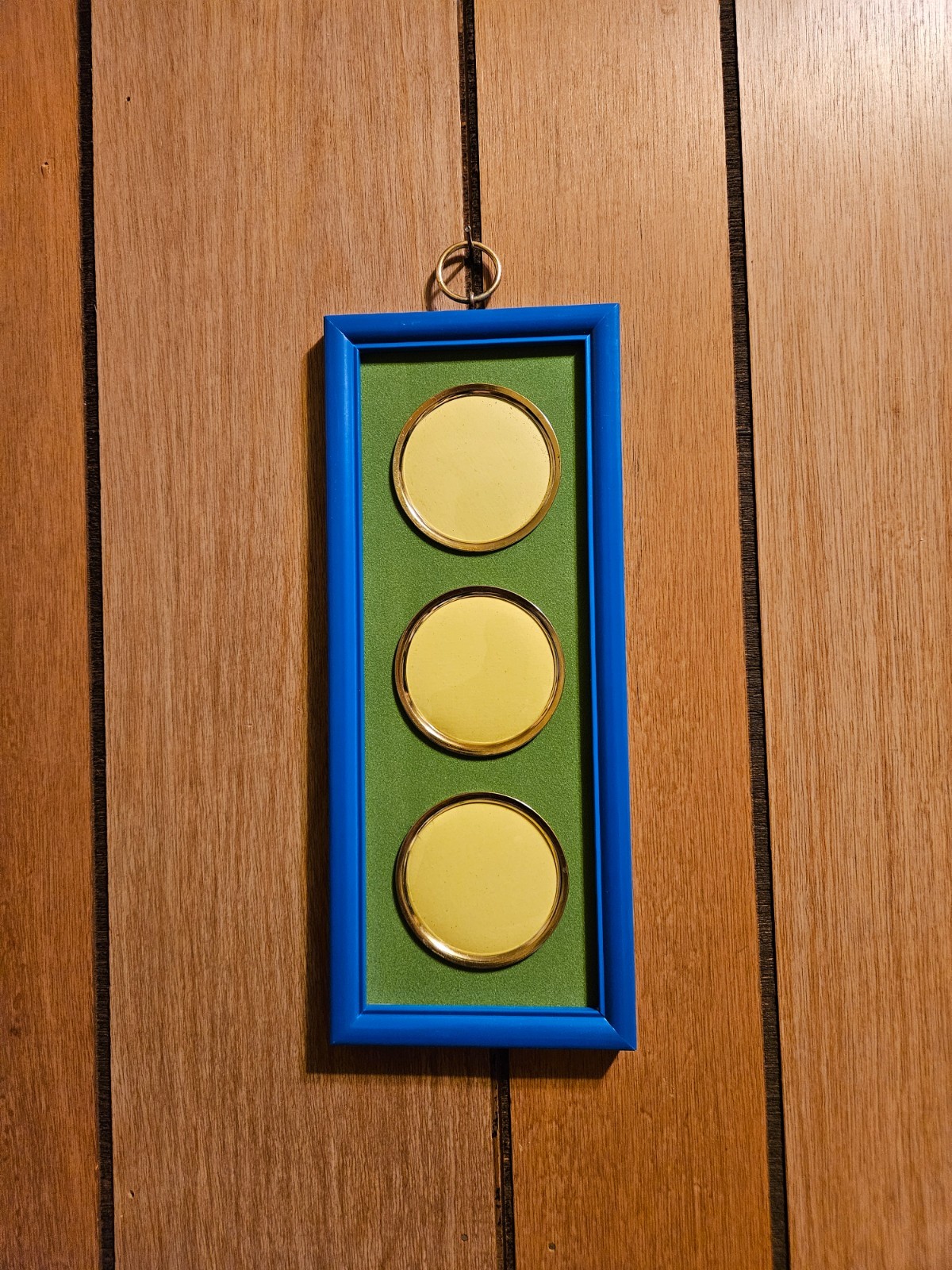 VTG Hanging wall photo frame in six colors 3 photos made in Japan (per piece)