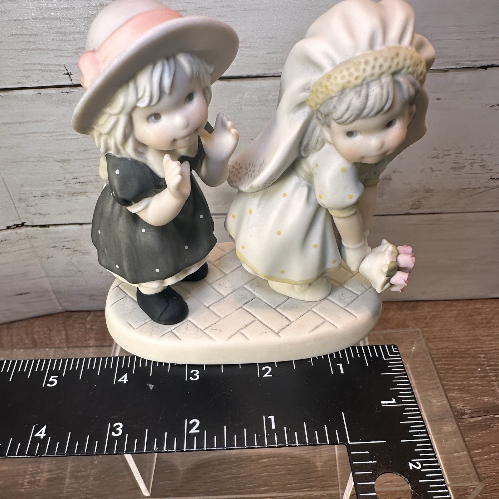 Pretty As A Picture “Who’s Next?” NBM Bahner Studios Figurine 2001 Enesco
