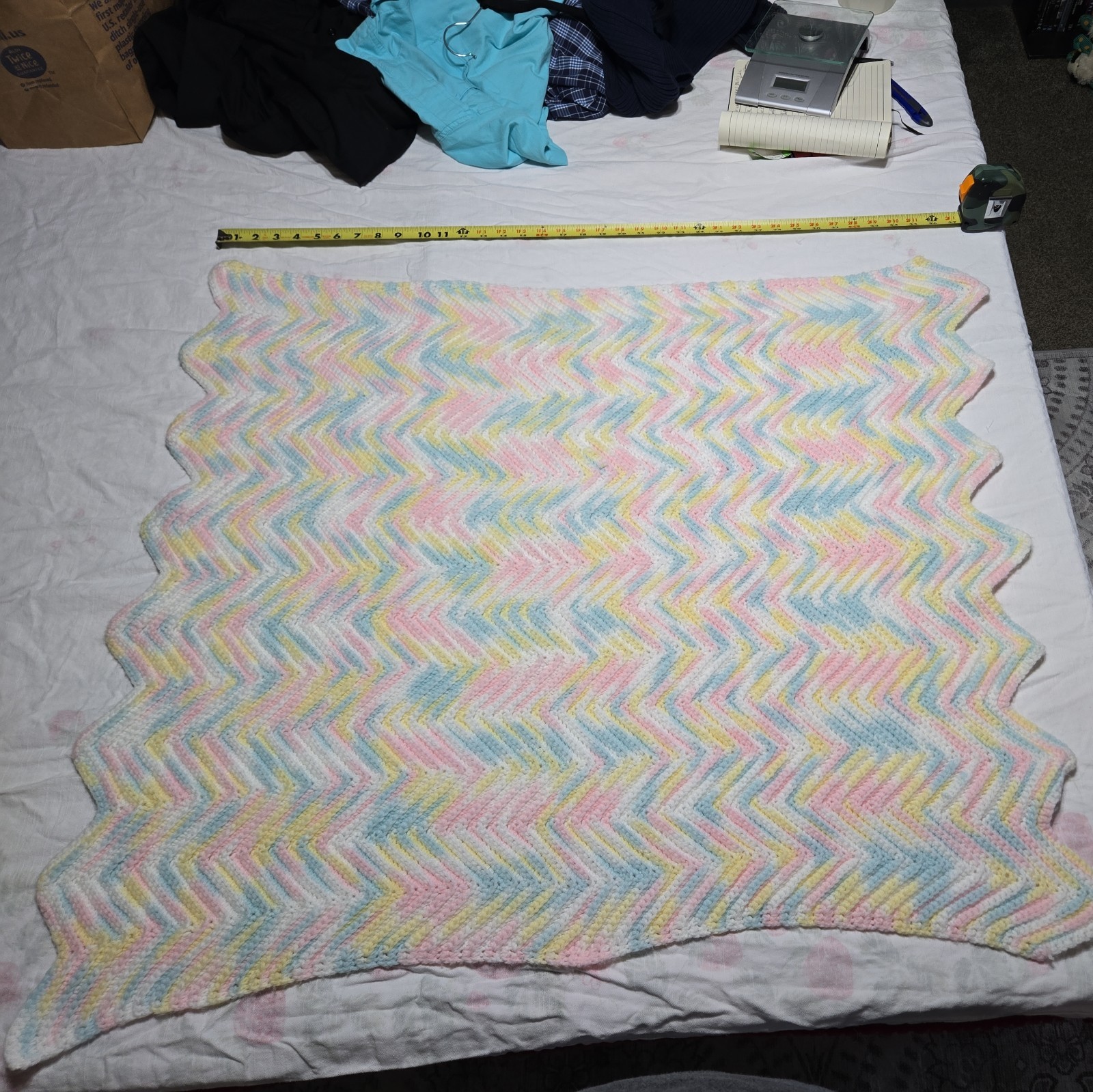 Vintage Unisex Pink Blue Ivory Yellow Zig Zag Baby Afghan 37″ X 33″ crochet