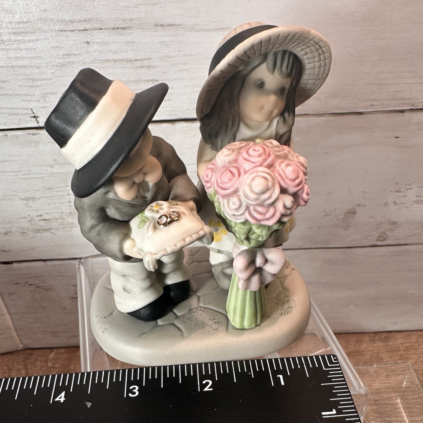 Pretty As A Picture Bearing The Blossoms Of Love Figurine 2000 Enesco Bahner