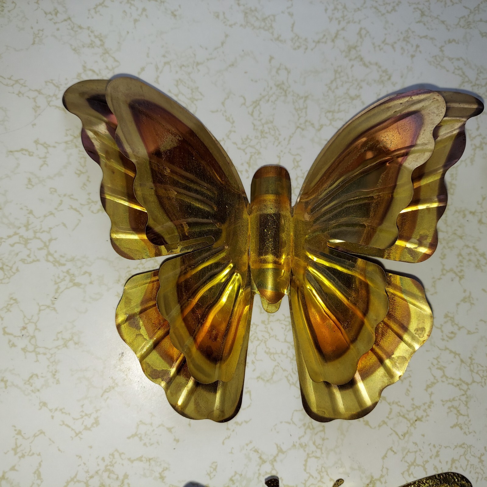 4 VINTAGE METAL WALL ART BUTTERFLIES LARGE AND SMALL, PRETTY AND READY TO HANG