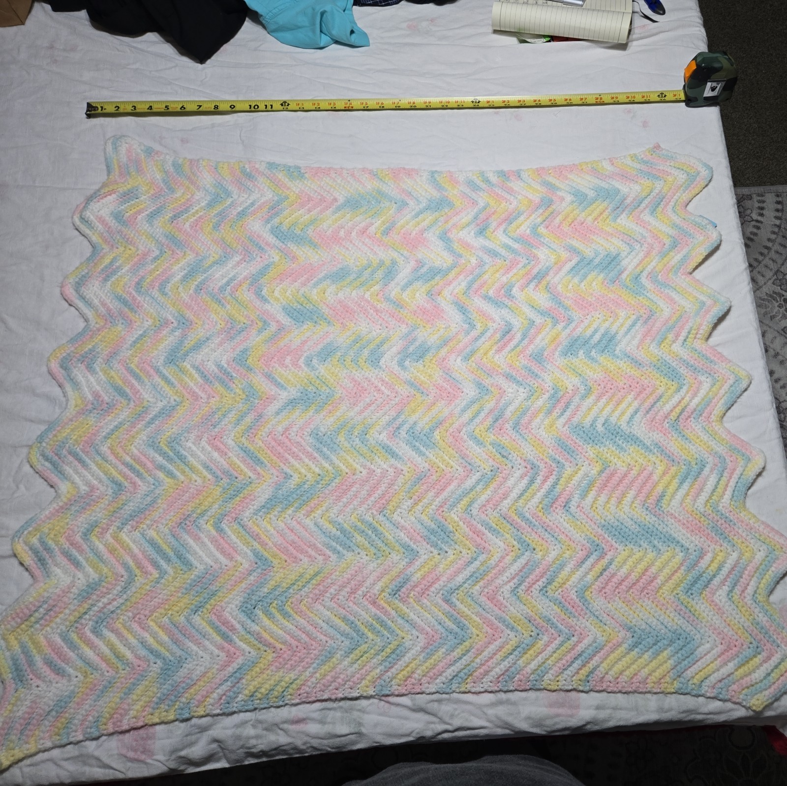 Vintage Unisex Pink Blue Ivory Yellow Zig Zag Baby Afghan 37″ X 33″ crochet