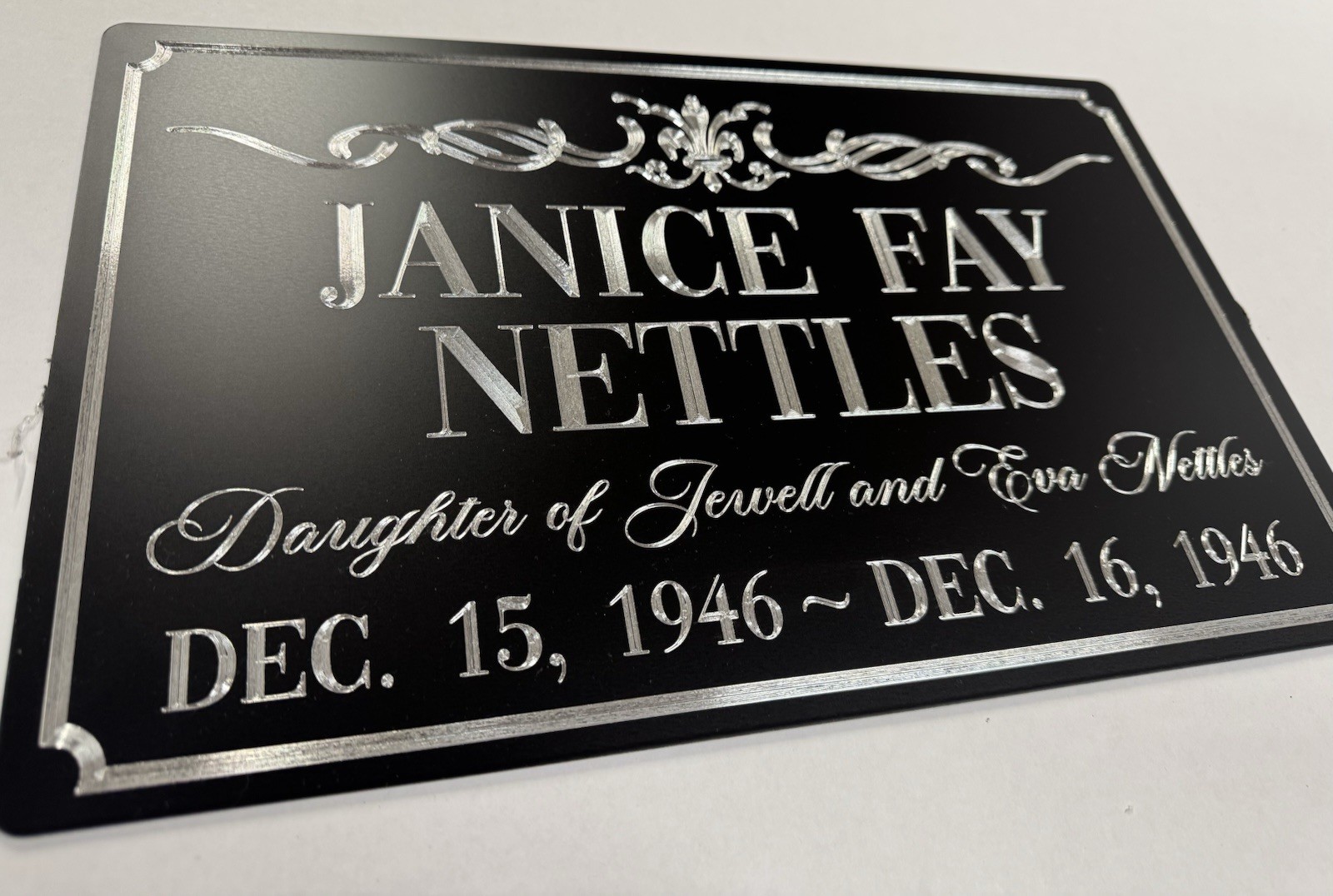 Engraved Custom Memorial Grave Marker Diamond Etched Black Metal Sign 15×9.5
