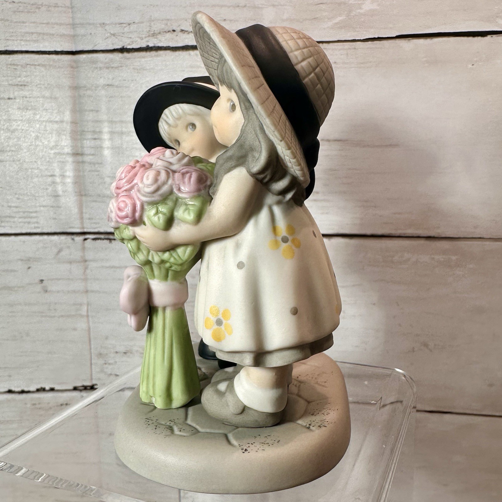 Pretty As A Picture Bearing The Blossoms Of Love Figurine 2000 Enesco Bahner