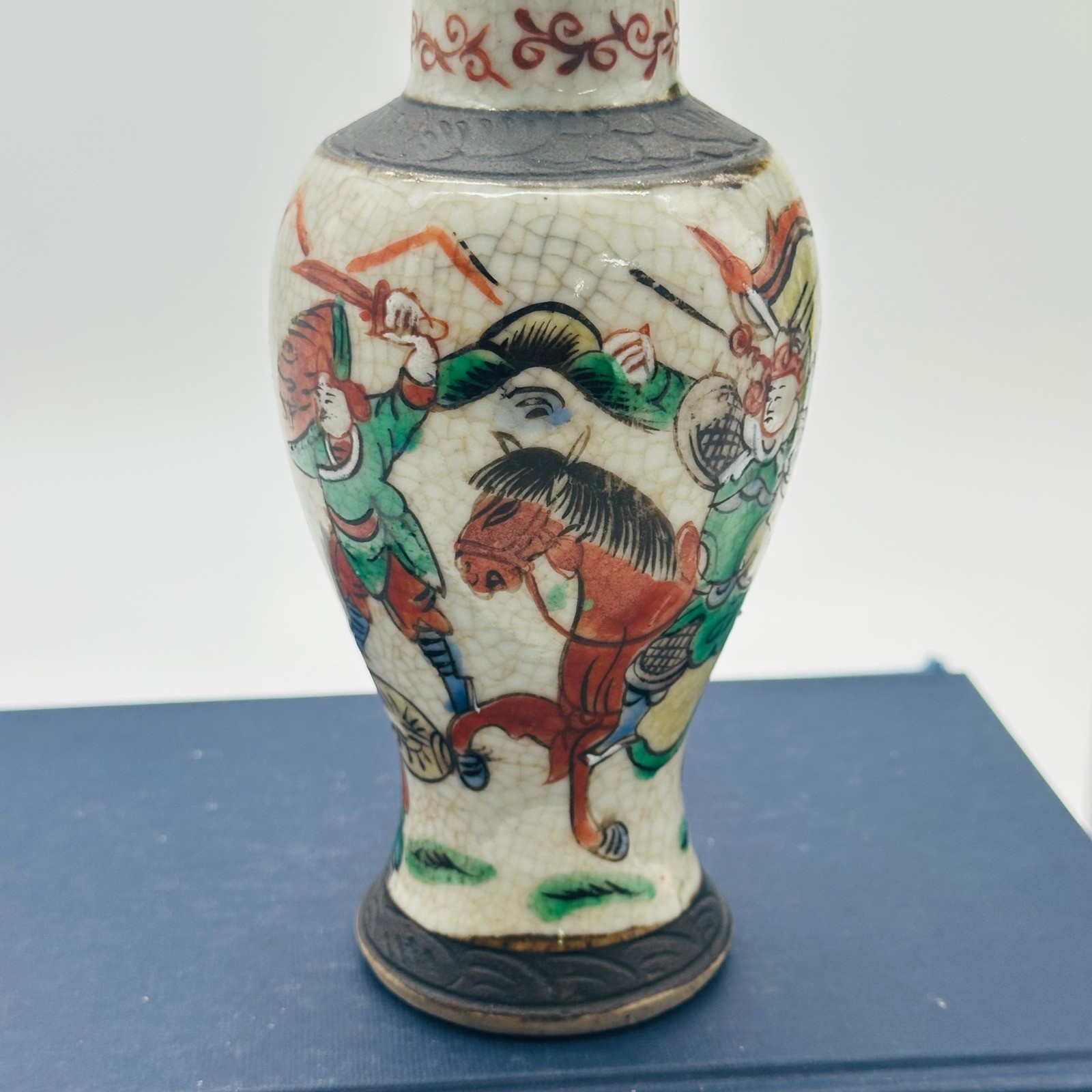 Vintage or Antique Chinese Nanking Crackle Glaze Vase Warrior Battle Scene 6.25″