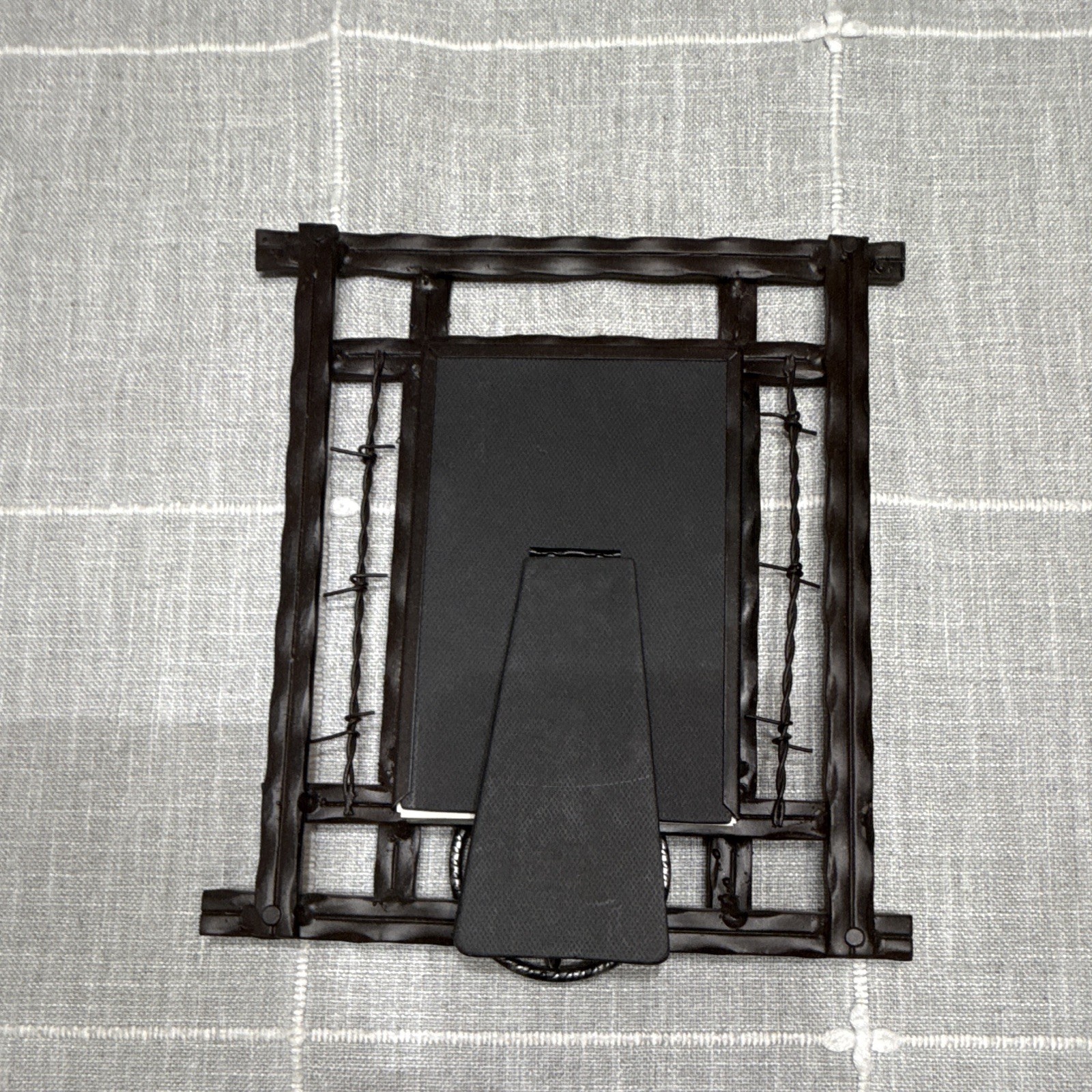 Black Metal Western Barbed Wire & Star Photo Frame, Freestanding 3.5×5
