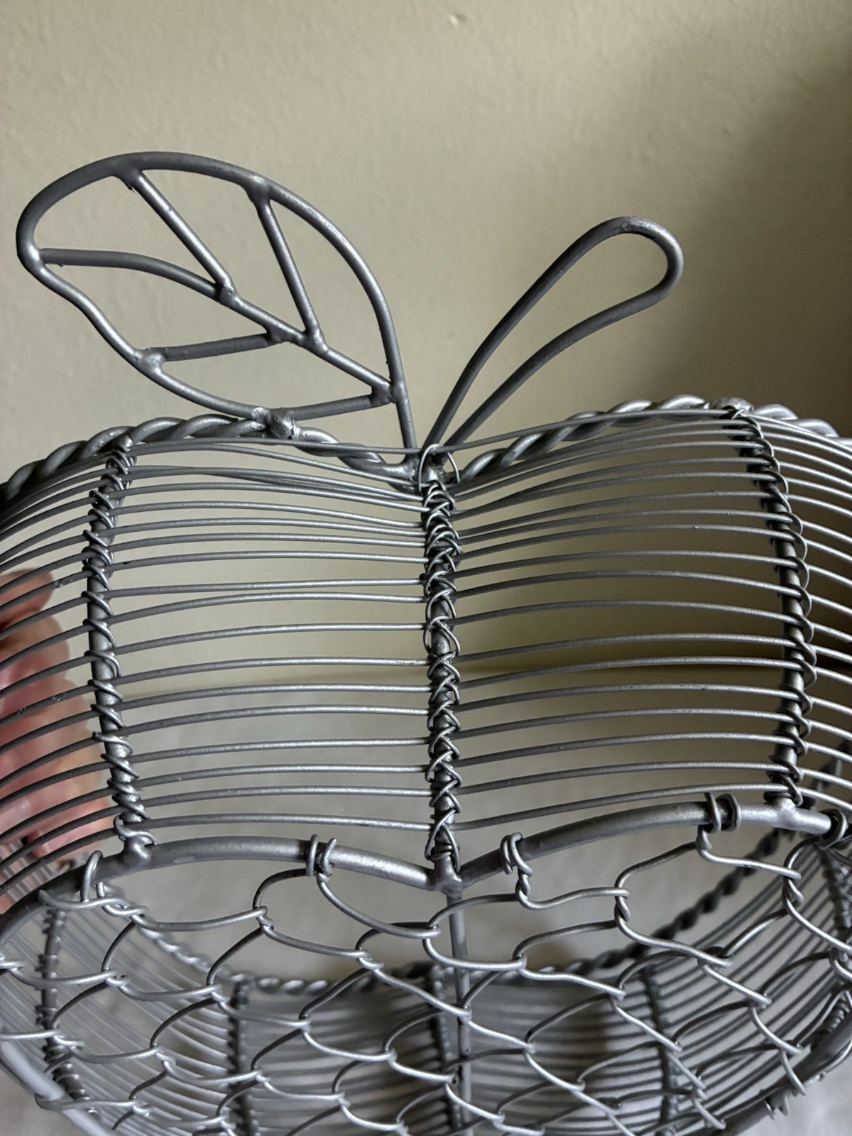 Apple Shaped Fruit Basket Metal Wire Fruit Bowl Or Wall Hanging HEAVY WIRE 10″