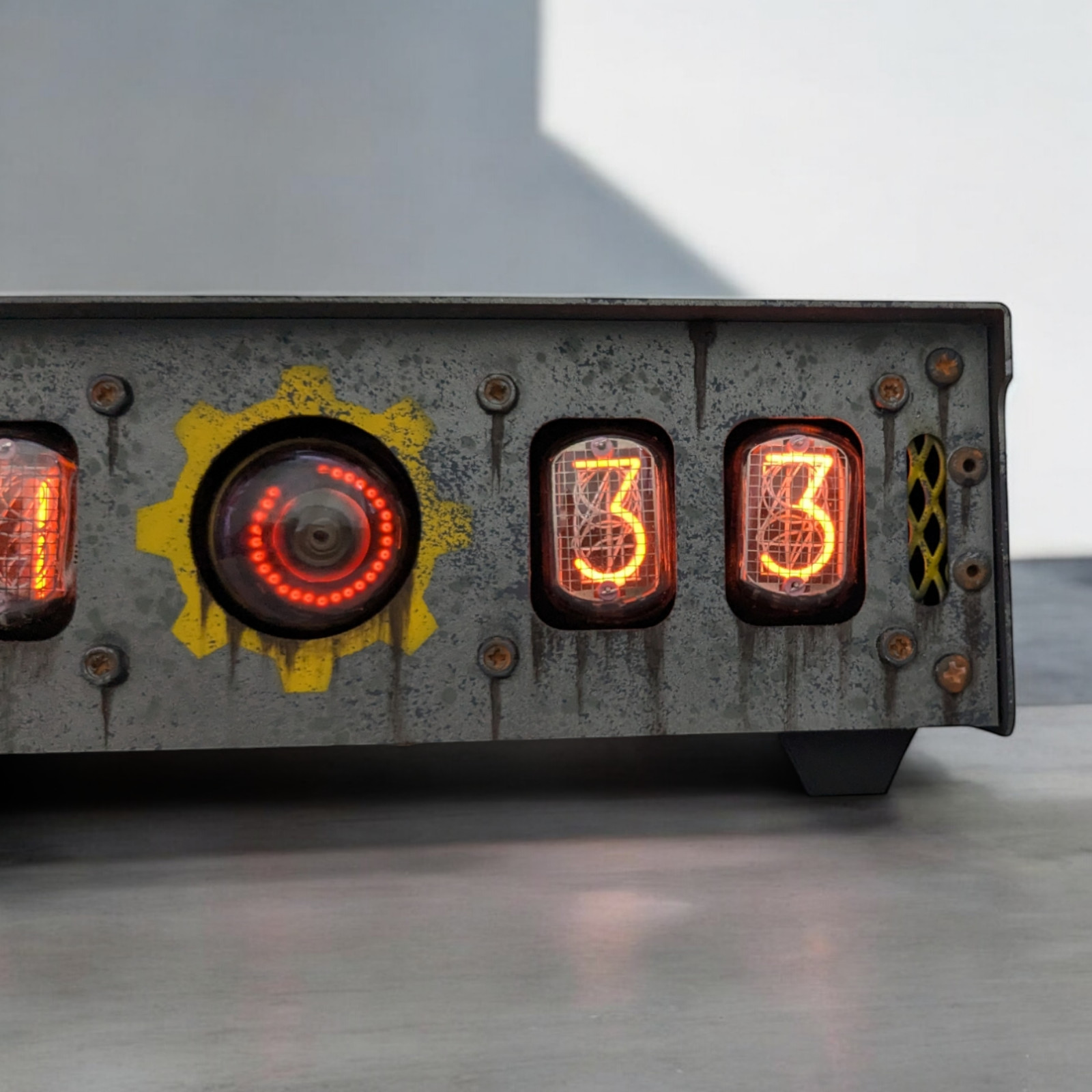 Nixie tube clock with IN-12 tubes and A-101/OG-4 dekatron in metallic case