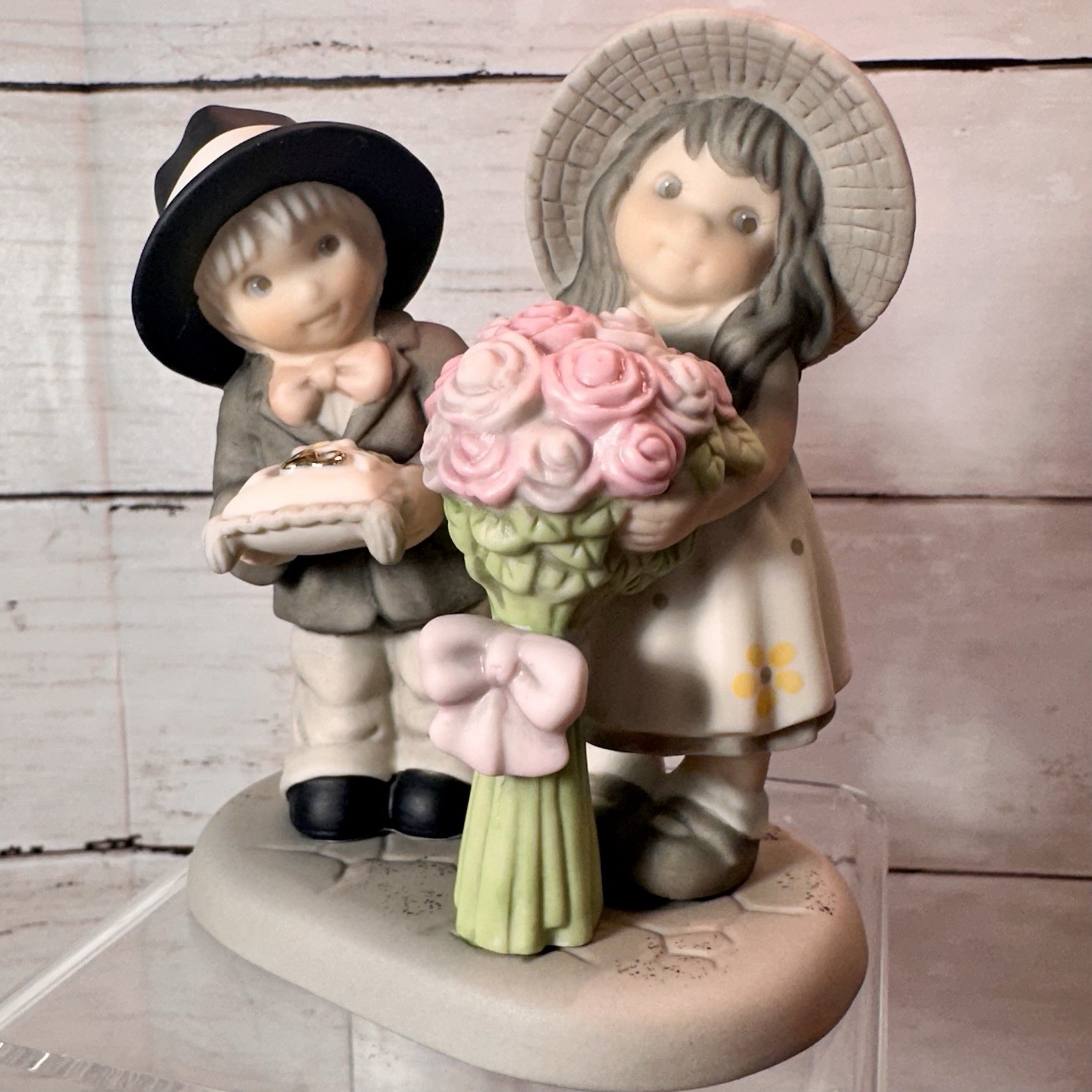 Pretty As A Picture Bearing The Blossoms Of Love Figurine 2000 Enesco Bahner
