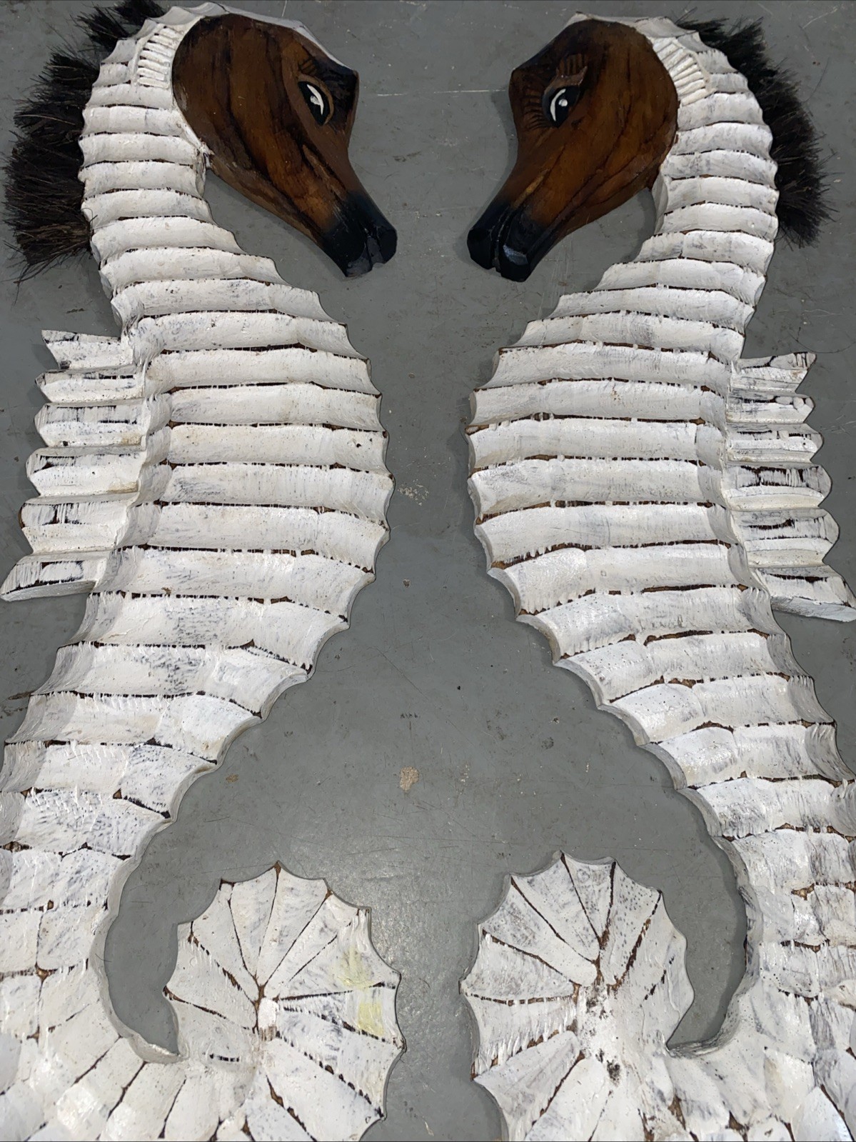 SET 22” SEAHORSE DISTRESSED WHITE WASH WOOD HANGING WALL ART PLAQUE PATIO DECOR