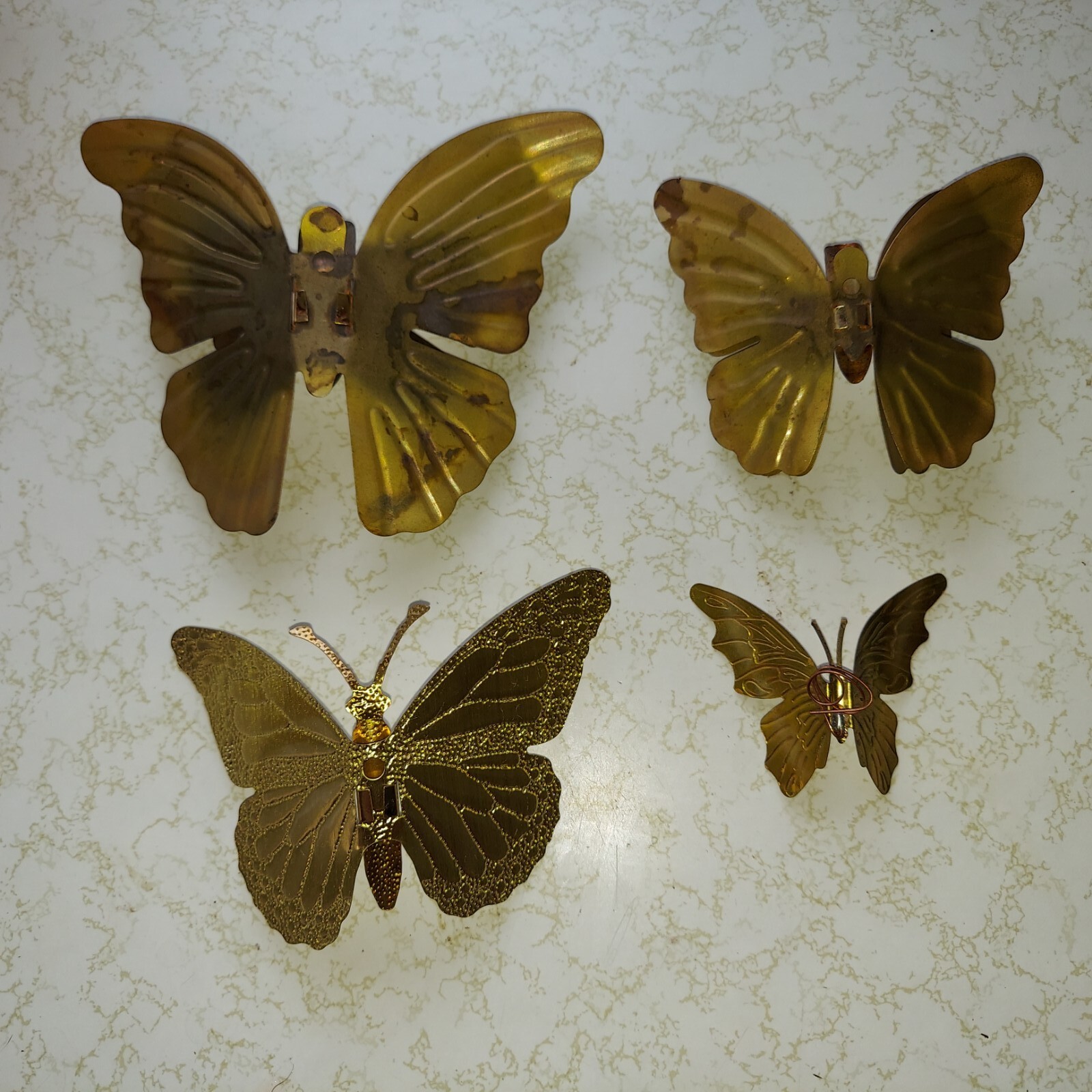 4 VINTAGE METAL WALL ART BUTTERFLIES LARGE AND SMALL, PRETTY AND READY TO HANG