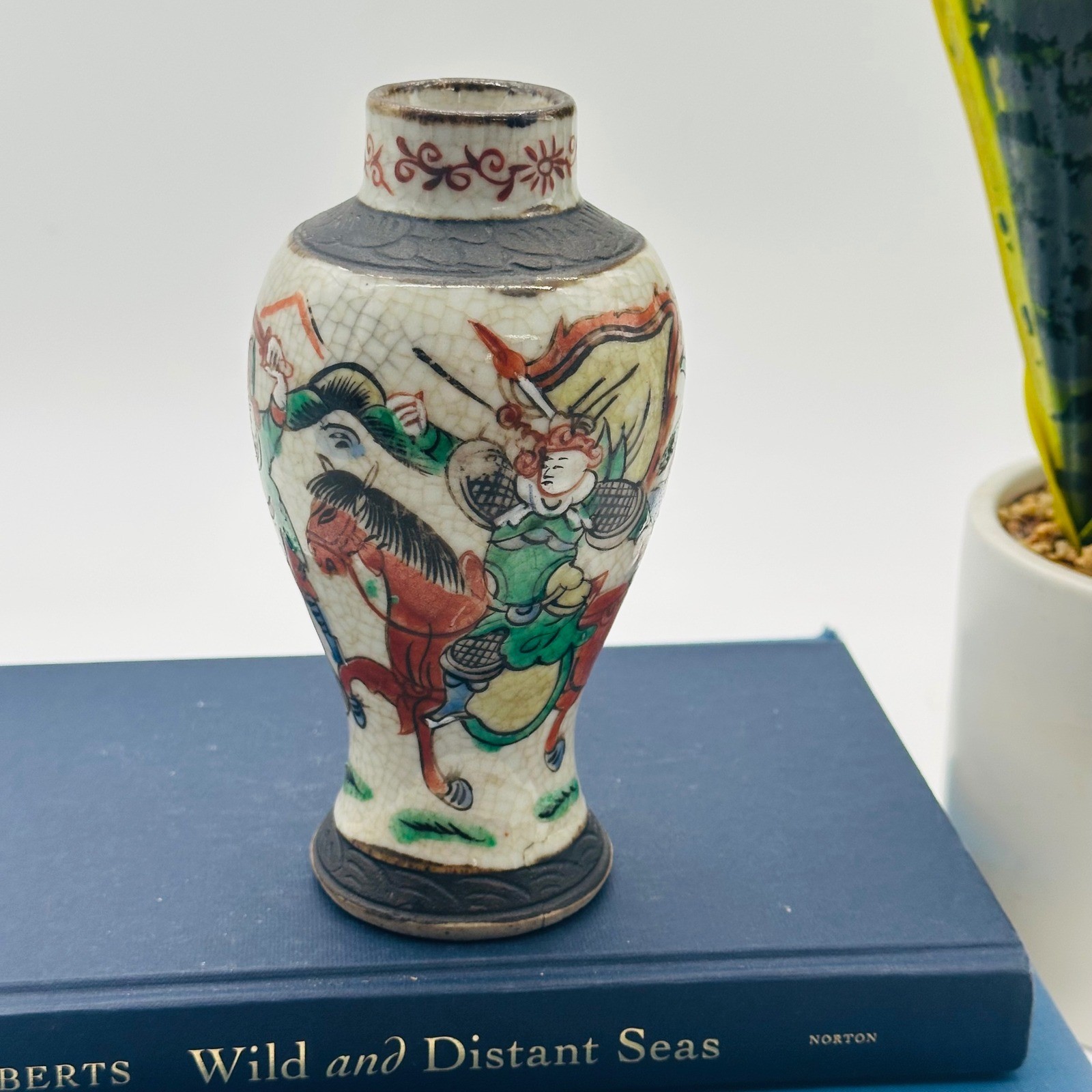 Vintage or Antique Chinese Nanking Crackle Glaze Vase Warrior Battle Scene 6.25″