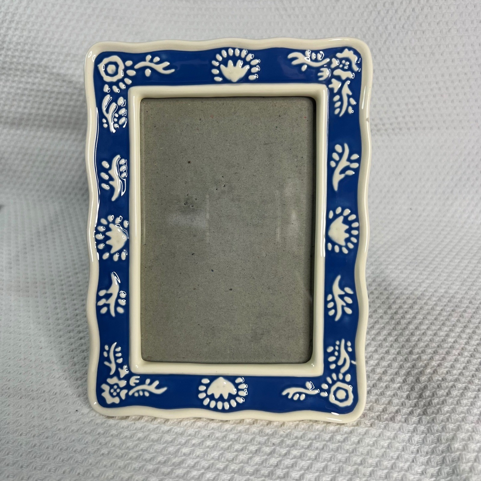 Blue & White Ceramic Floral Scalloped Picture Frame 4×6 Photo Tabletop Decor