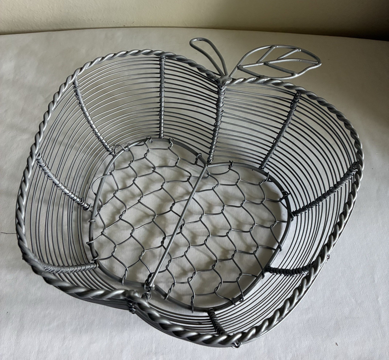 Apple Shaped Fruit Basket Metal Wire Fruit Bowl Or Wall Hanging HEAVY WIRE 10″