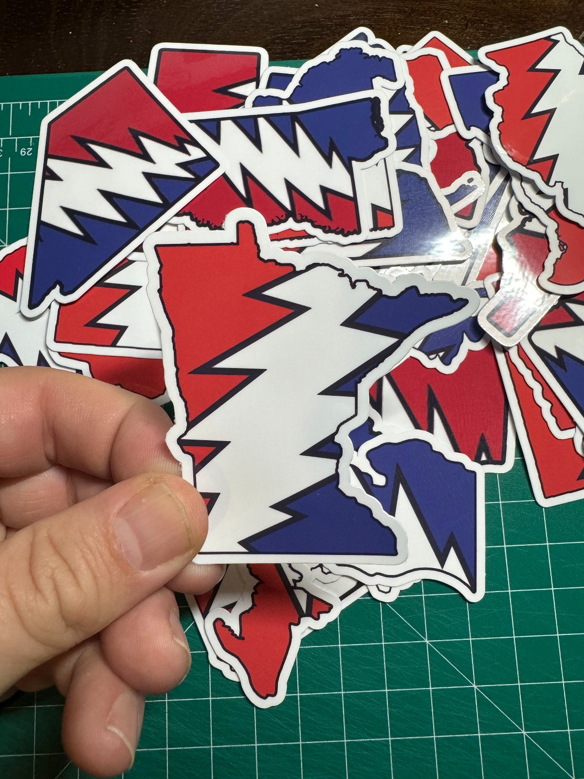 Minnesota Stealie – Grateful Dead – Laminated Vinyl Sticker 3″x3″