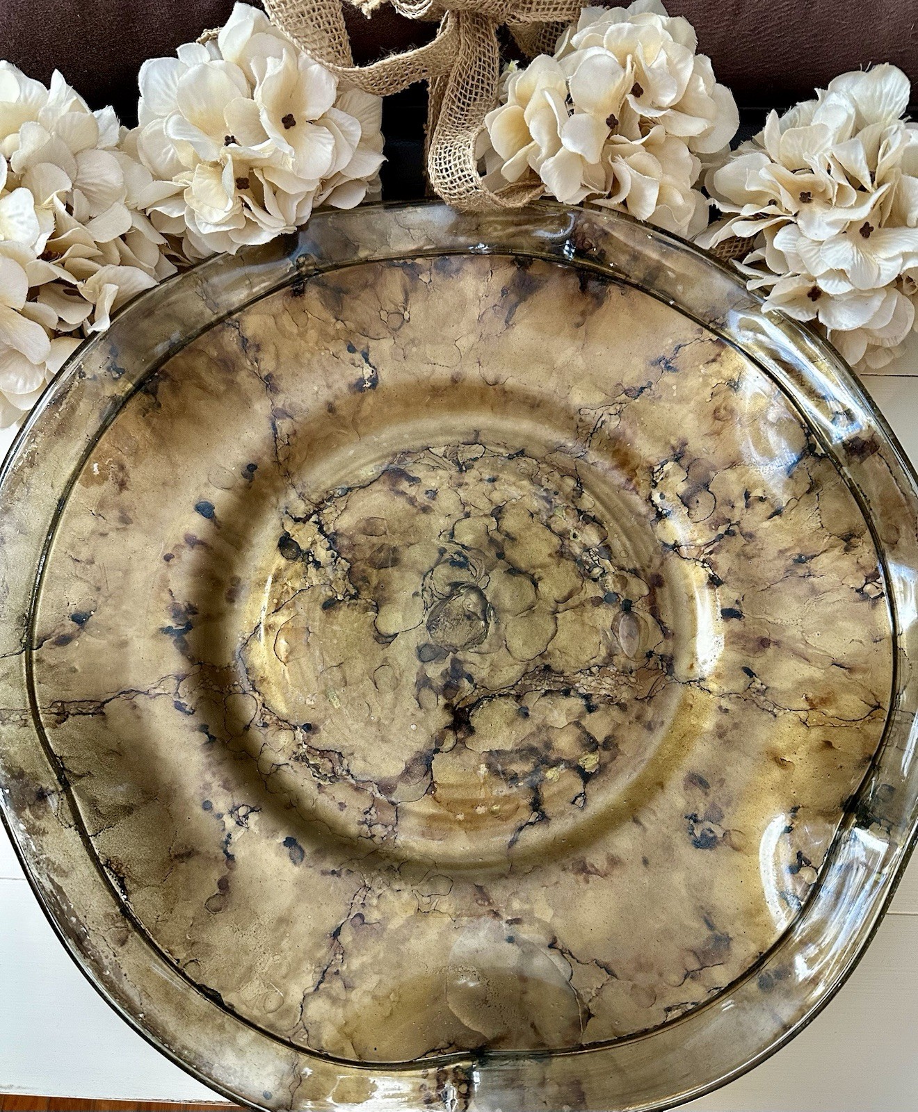 Large Gold/Mottled Brown Decorative Glass Charger Plate with Ornate Metal Stand