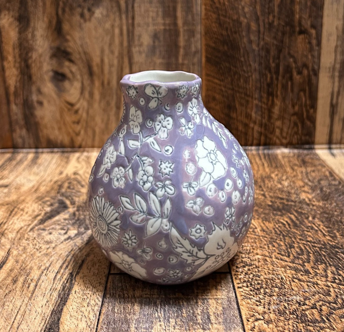 Anthropologie Windswell vase by Dortea 4 inches tall Lilac and White