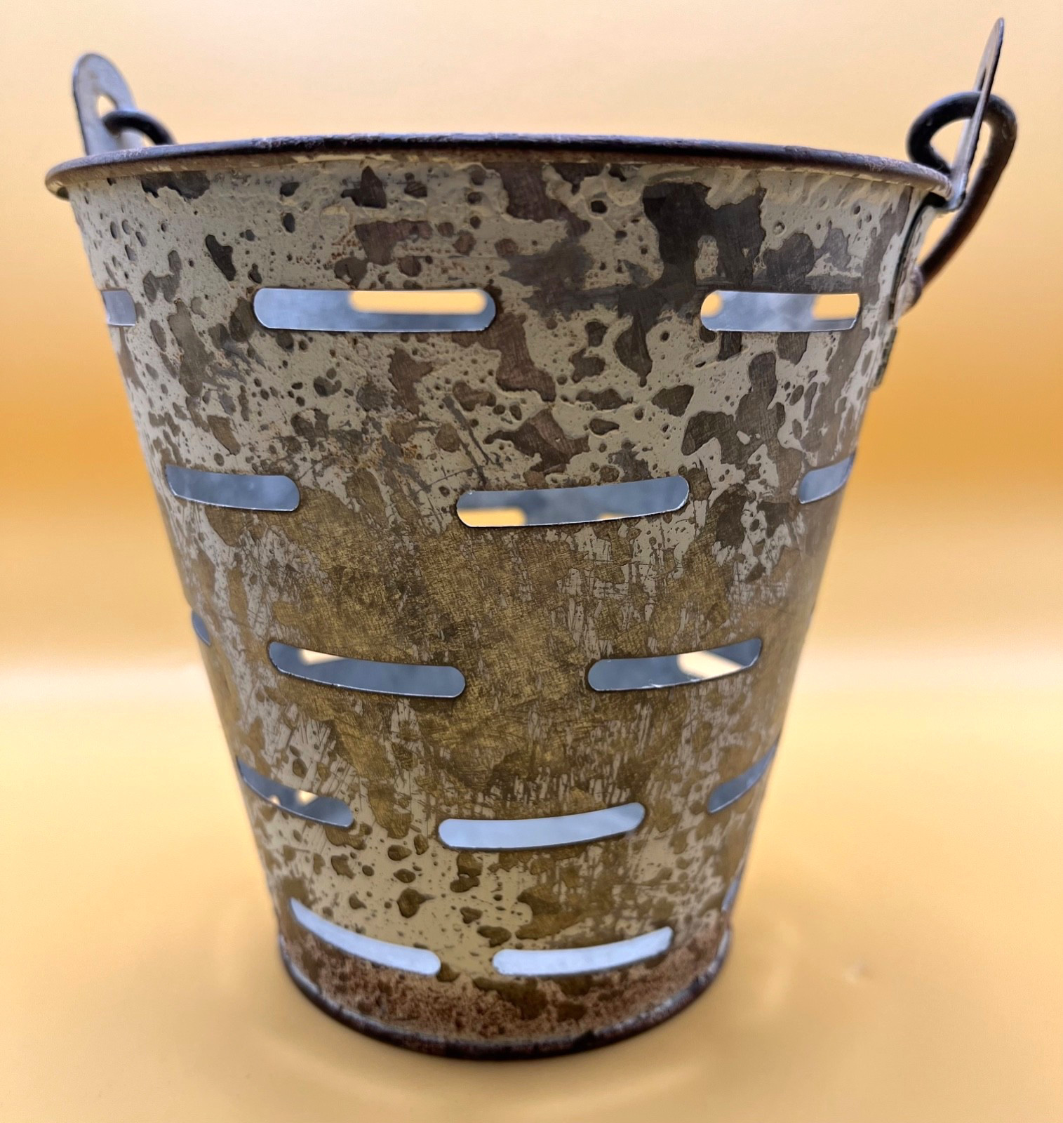 Vintage-Look Galvanized Olive Bucket – Farmhouse/Shabby Chic Home Decor 6 inches