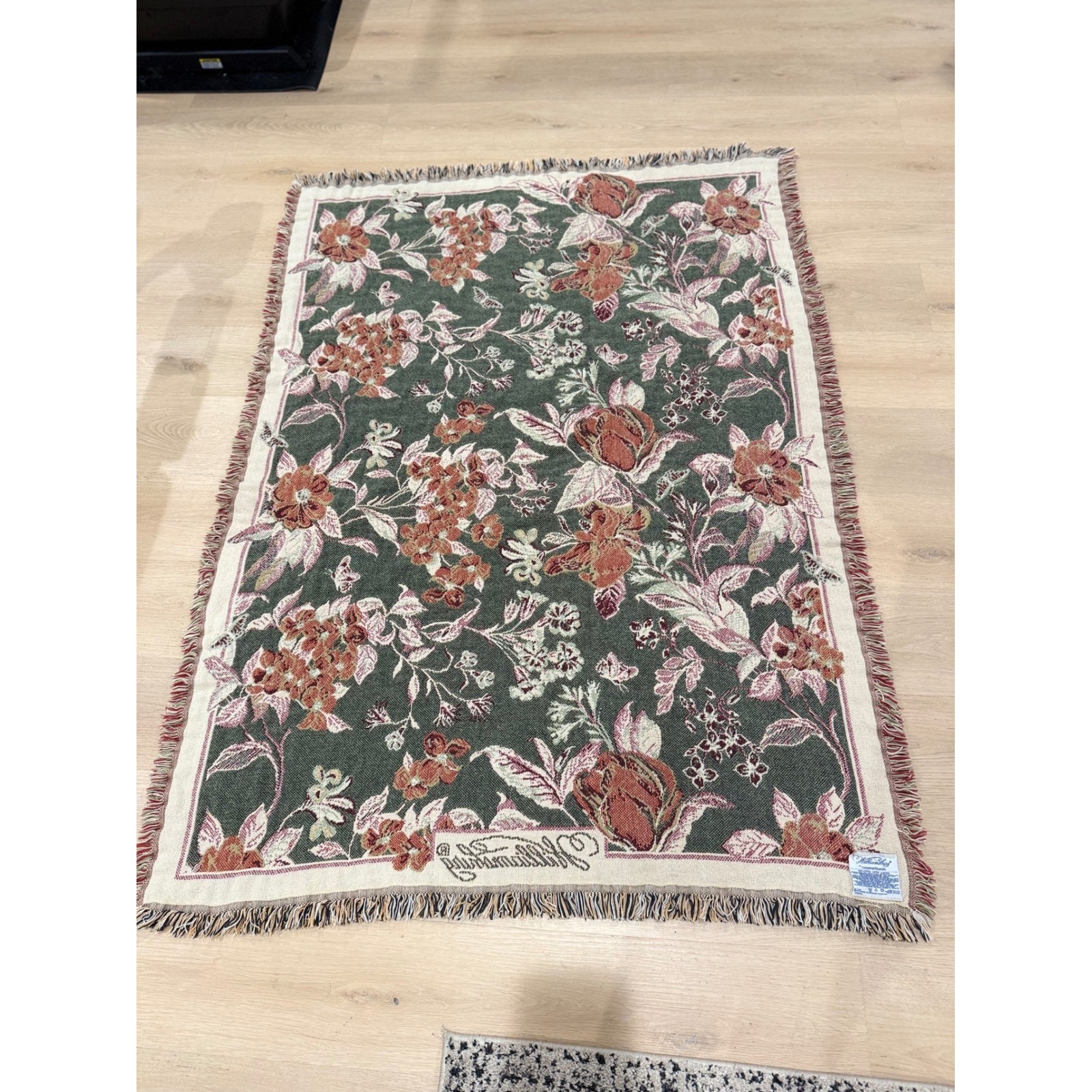 Williamsburg Goodwin Weavers Magnolia Floral Tapestry 48″ x 66″ Throw Blanket