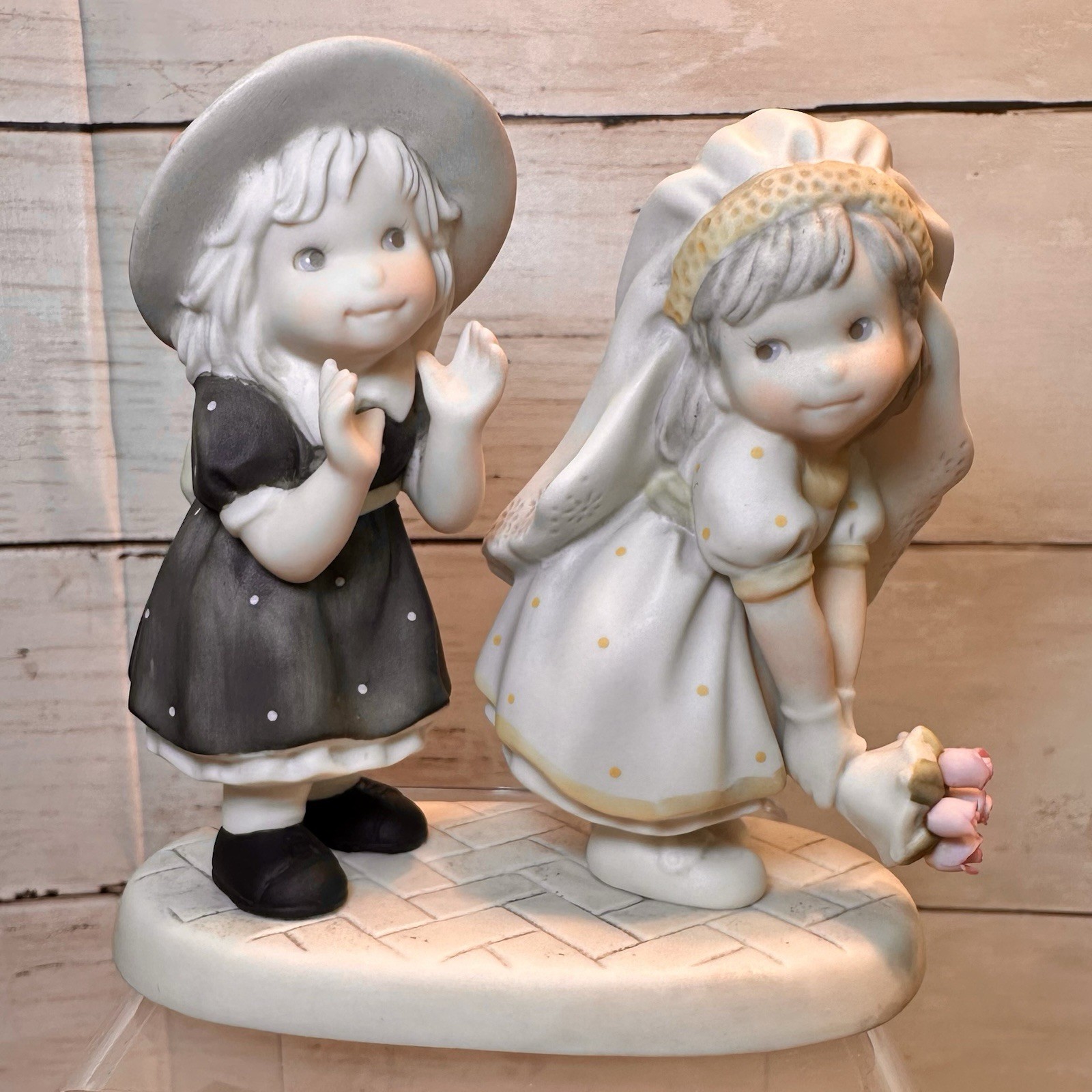 Pretty As A Picture “Who’s Next?” NBM Bahner Studios Figurine 2001 Enesco