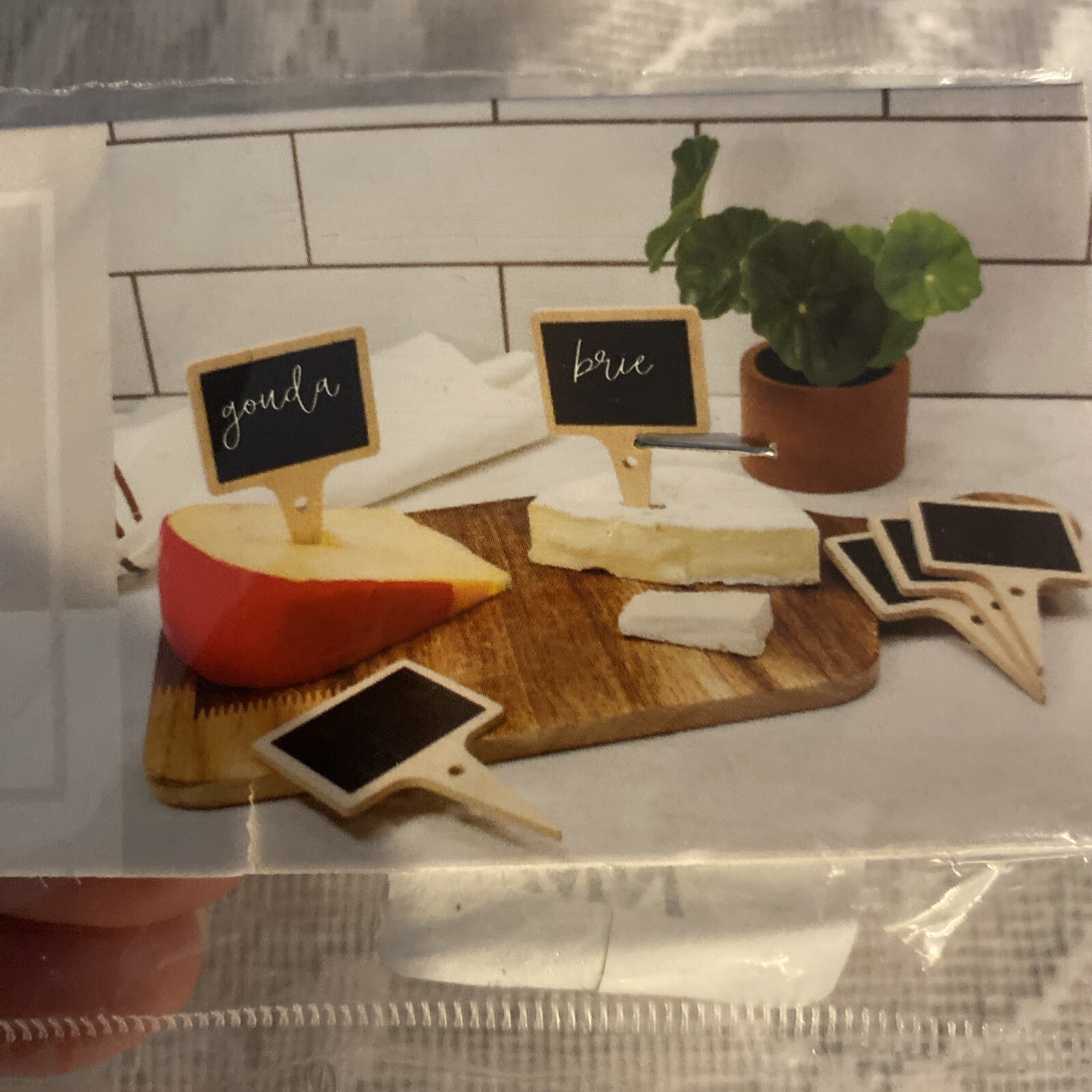 NWT Chalkboard Write On Cheese Markers 1 Pkg Of 6 Width 2.5″ Length 4″