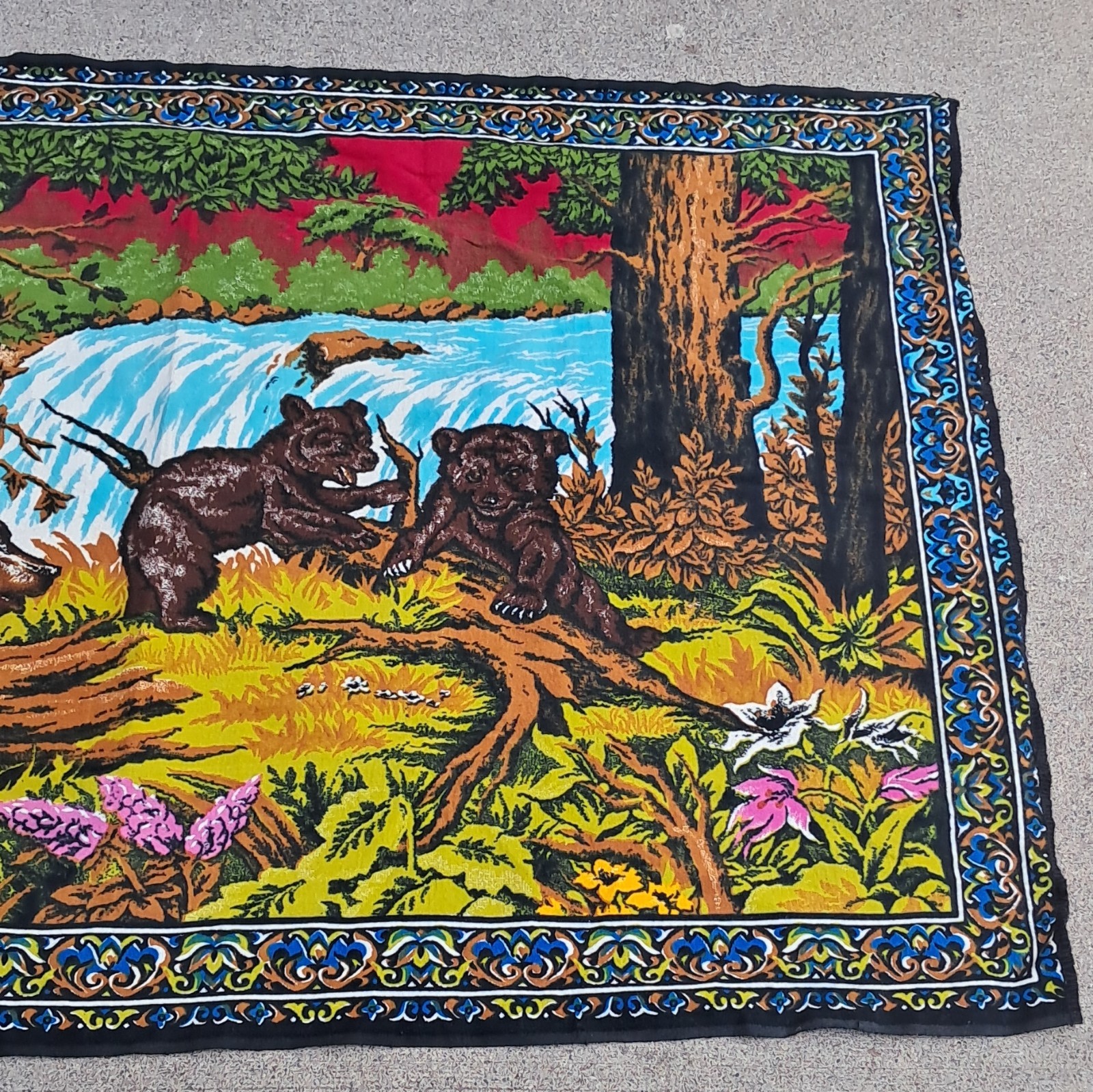 Vintage Bear Family Nature Scenic Multicolor Decorative Horizontal Tapestry