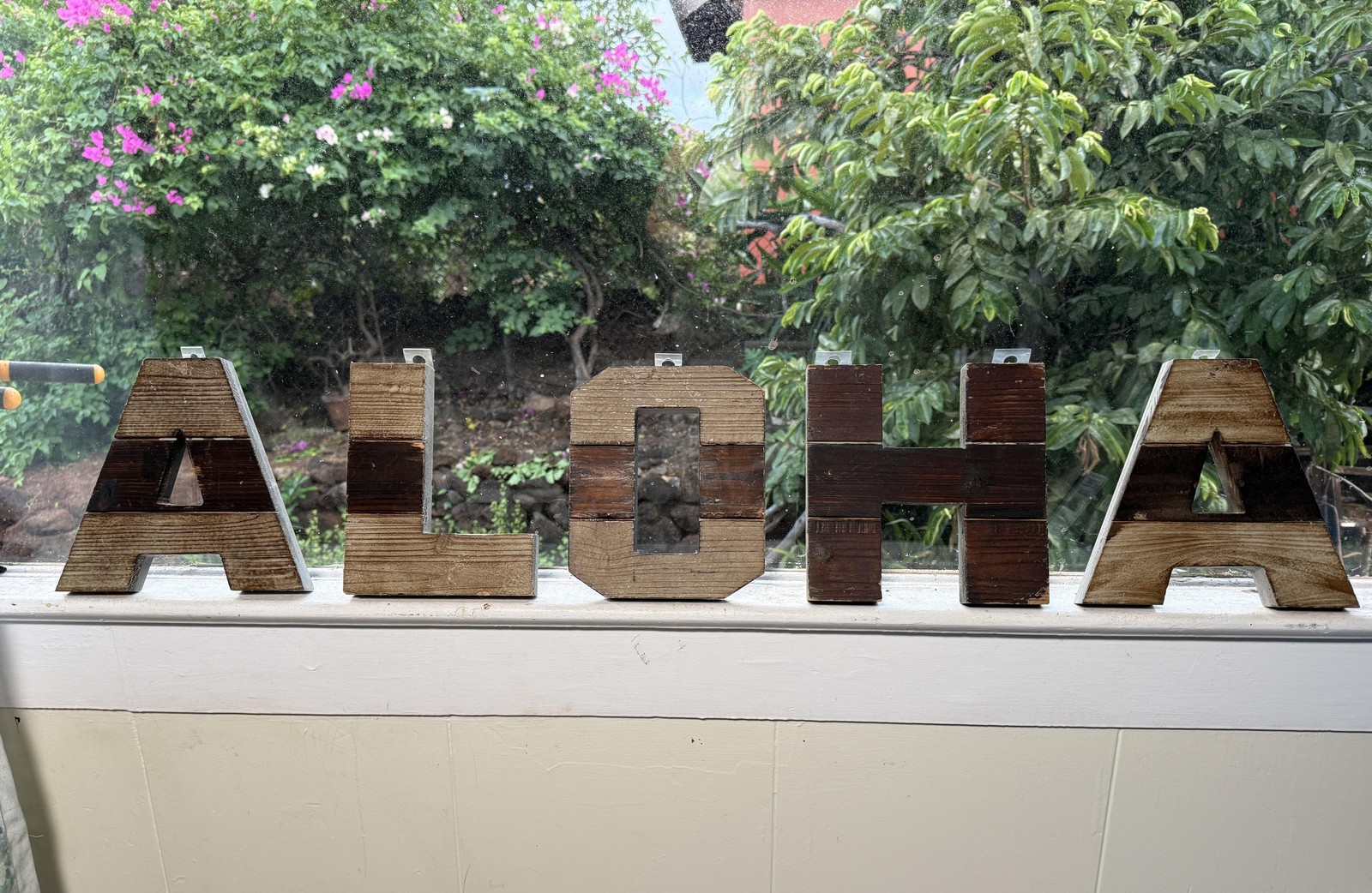 ArtMinds Wood Letters ALOHA Set 5 Rustic Brown 8in Wall Decor Hawaii Tropical