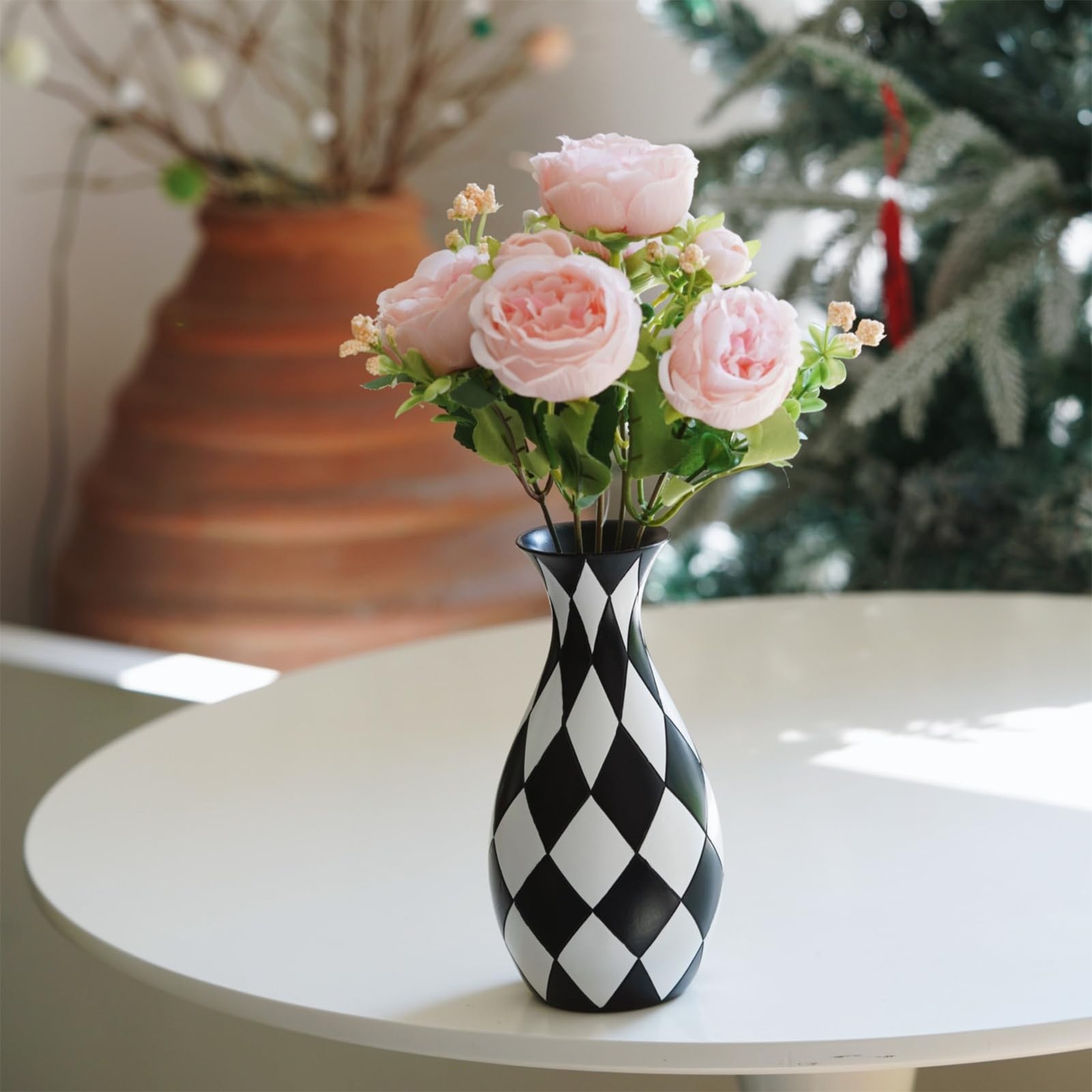 Modern Black and White Checkered Flower Vase – Stylish Decorative Vase | Table