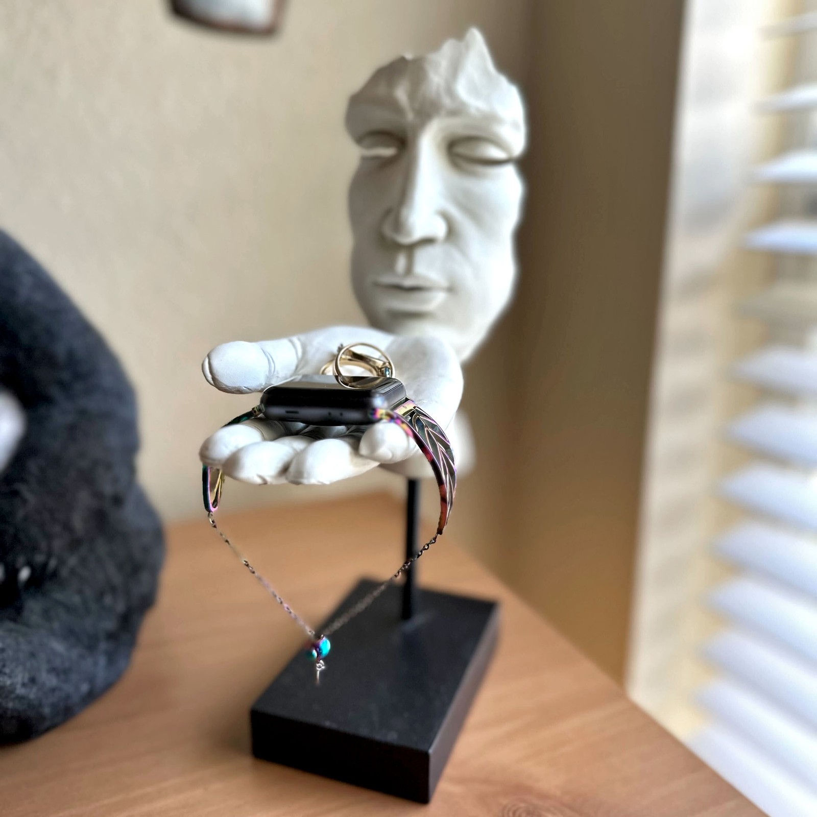 12in Resin Blowing A Kiss Decorative Sculpture with Museum Base Home Decor