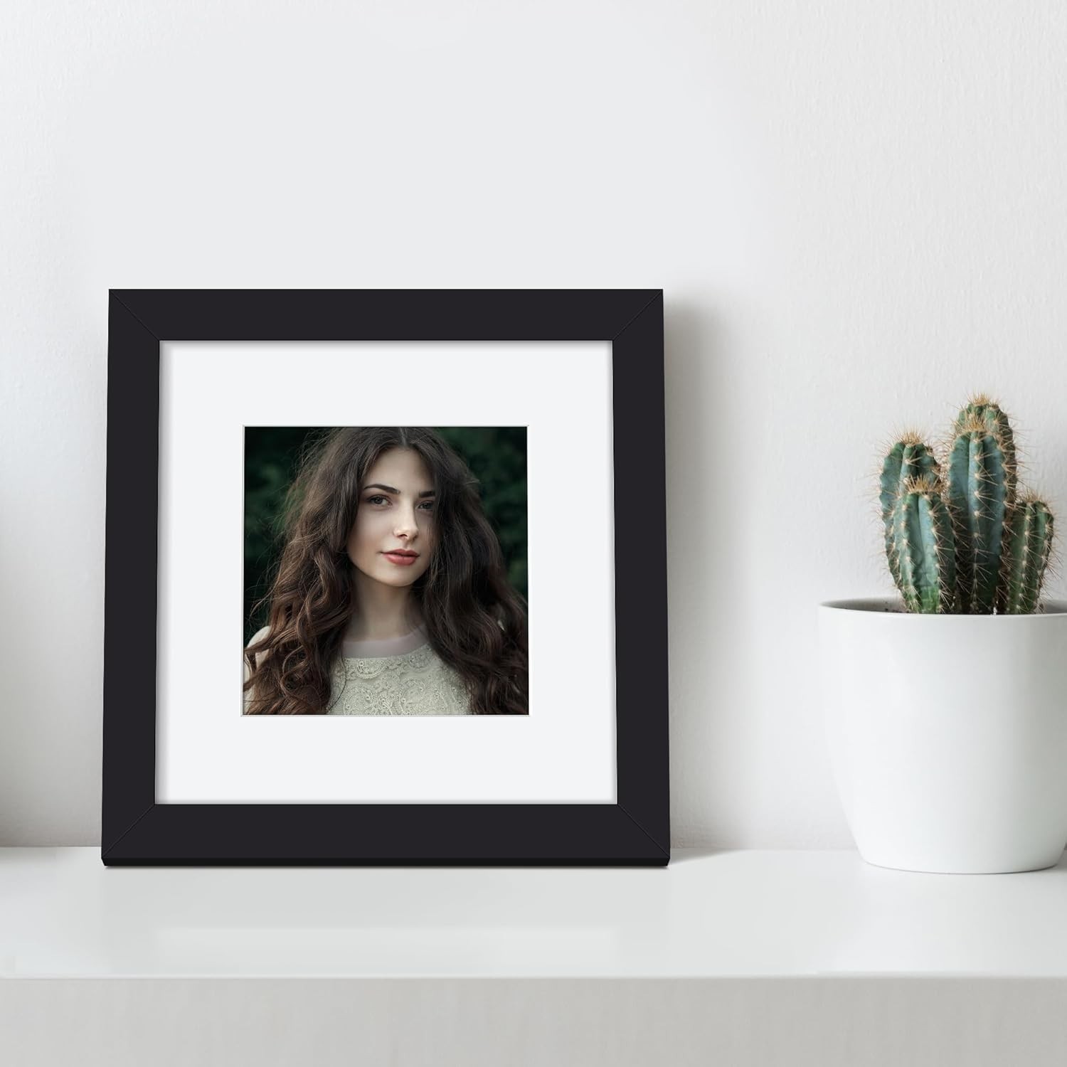 Versatile 6×6 Black Picture Frame – Displays 4×4 or 6×6 Photos Stylishly
