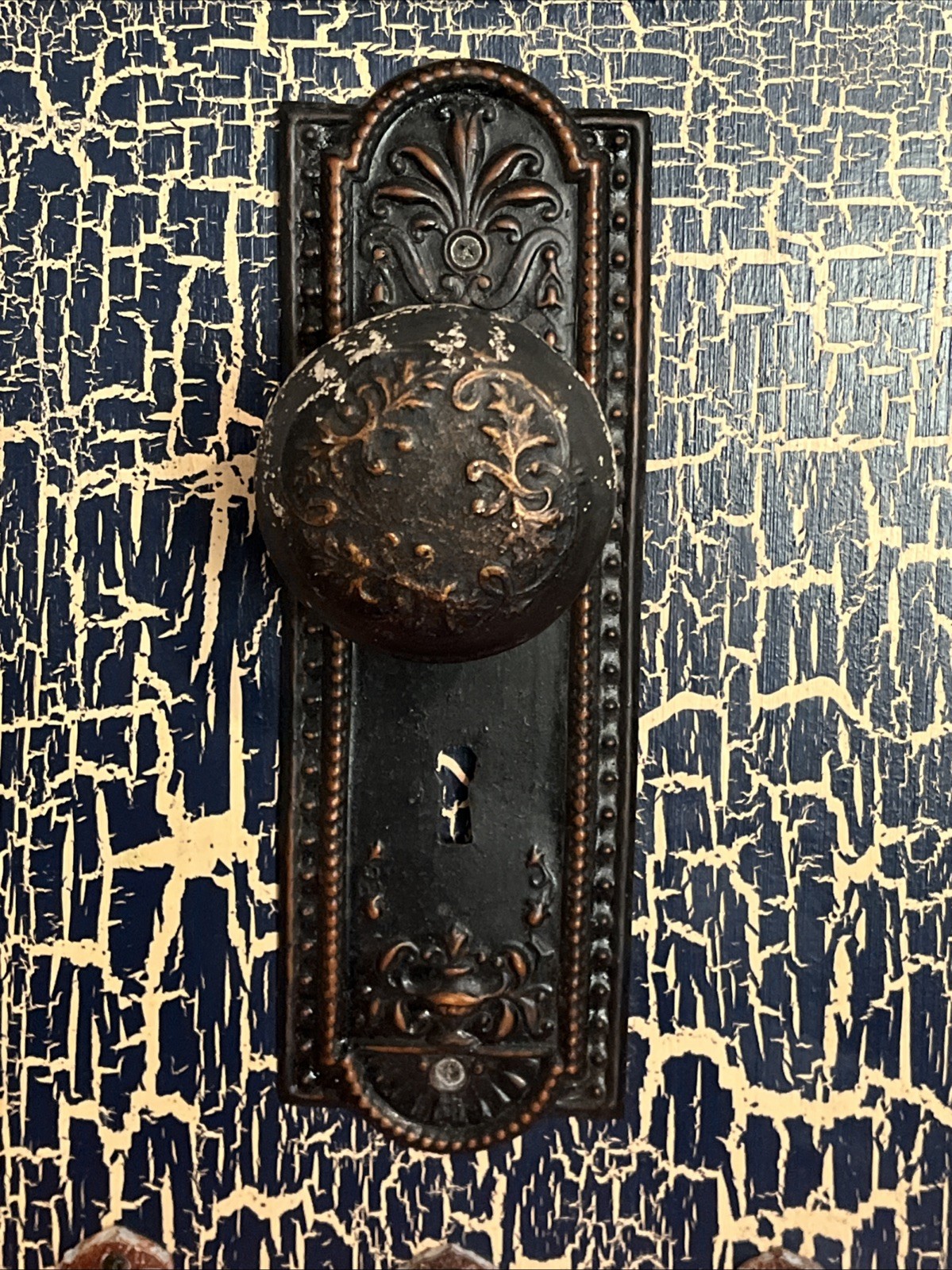 Vintage Style Antique Door Knob & Key Mounted Wooden Key Holder Holds Your Keys