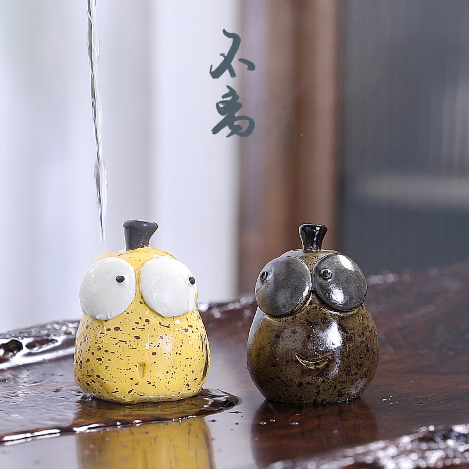 Two Color Changing Snow Pear Resin Tea Pet 5.7cm Kung Fu Tea Tray Accessories