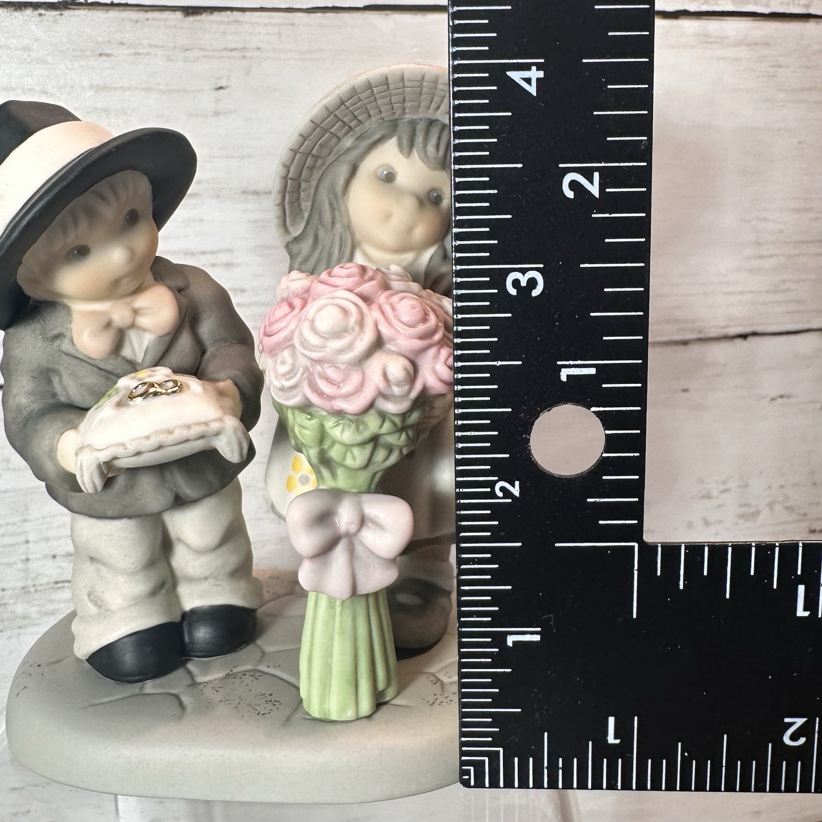 Pretty As A Picture Bearing The Blossoms Of Love Figurine 2000 Enesco Bahner